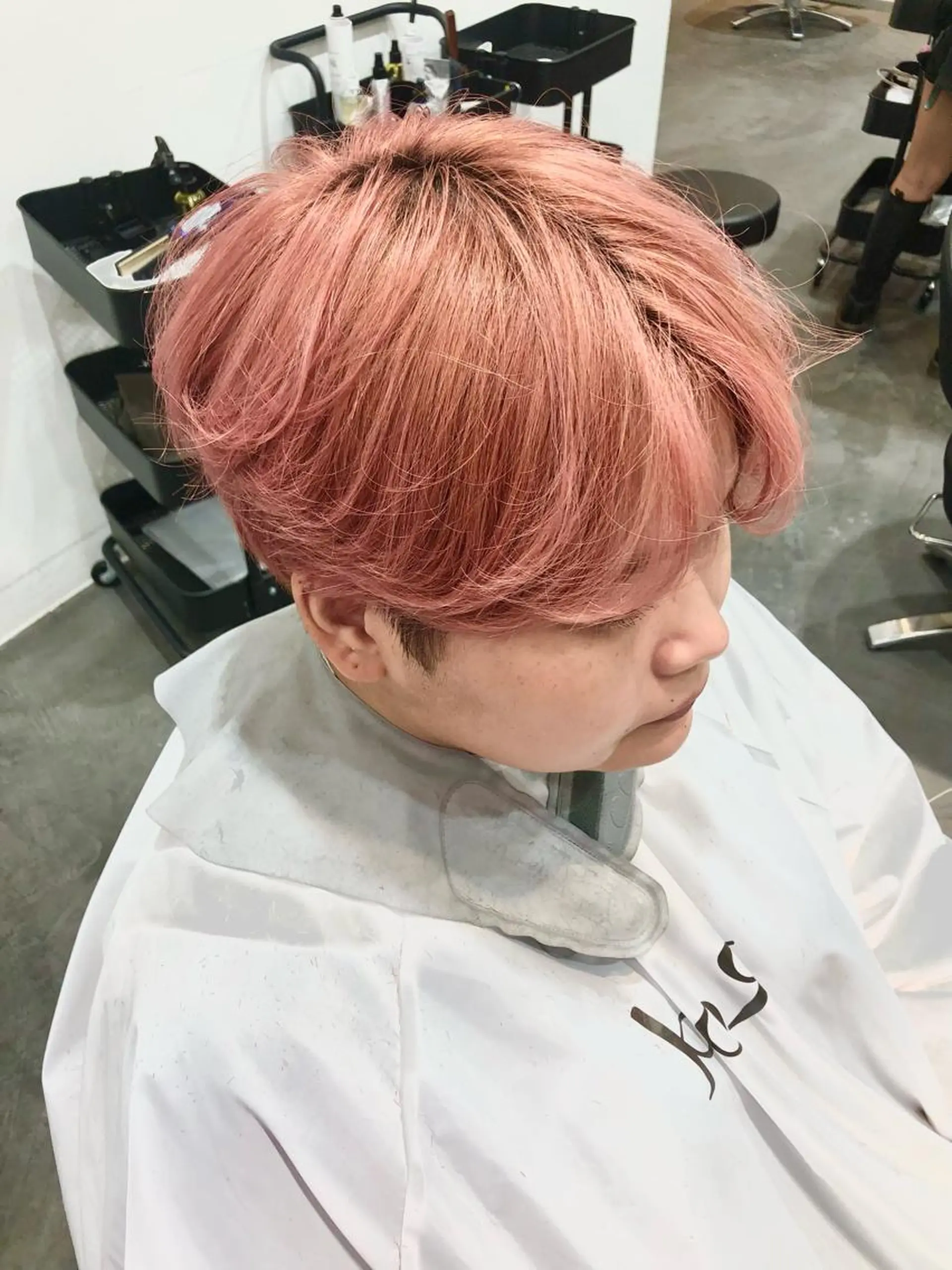 ショート カラー LOOP hairのヘアスタイル