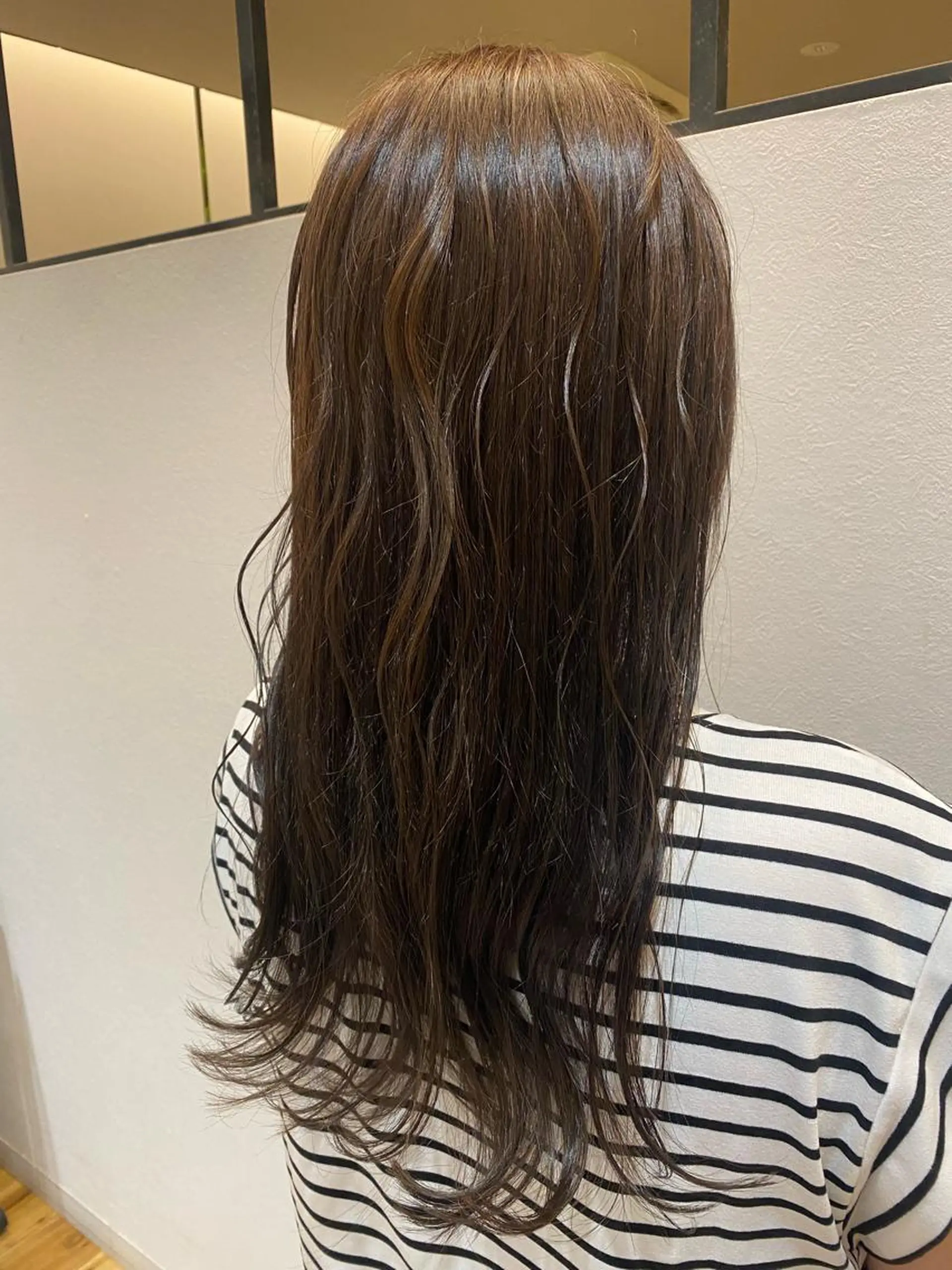 ロング カラー ブラウンカラー グレージュ 岡本 梨沙のヘアスタイル