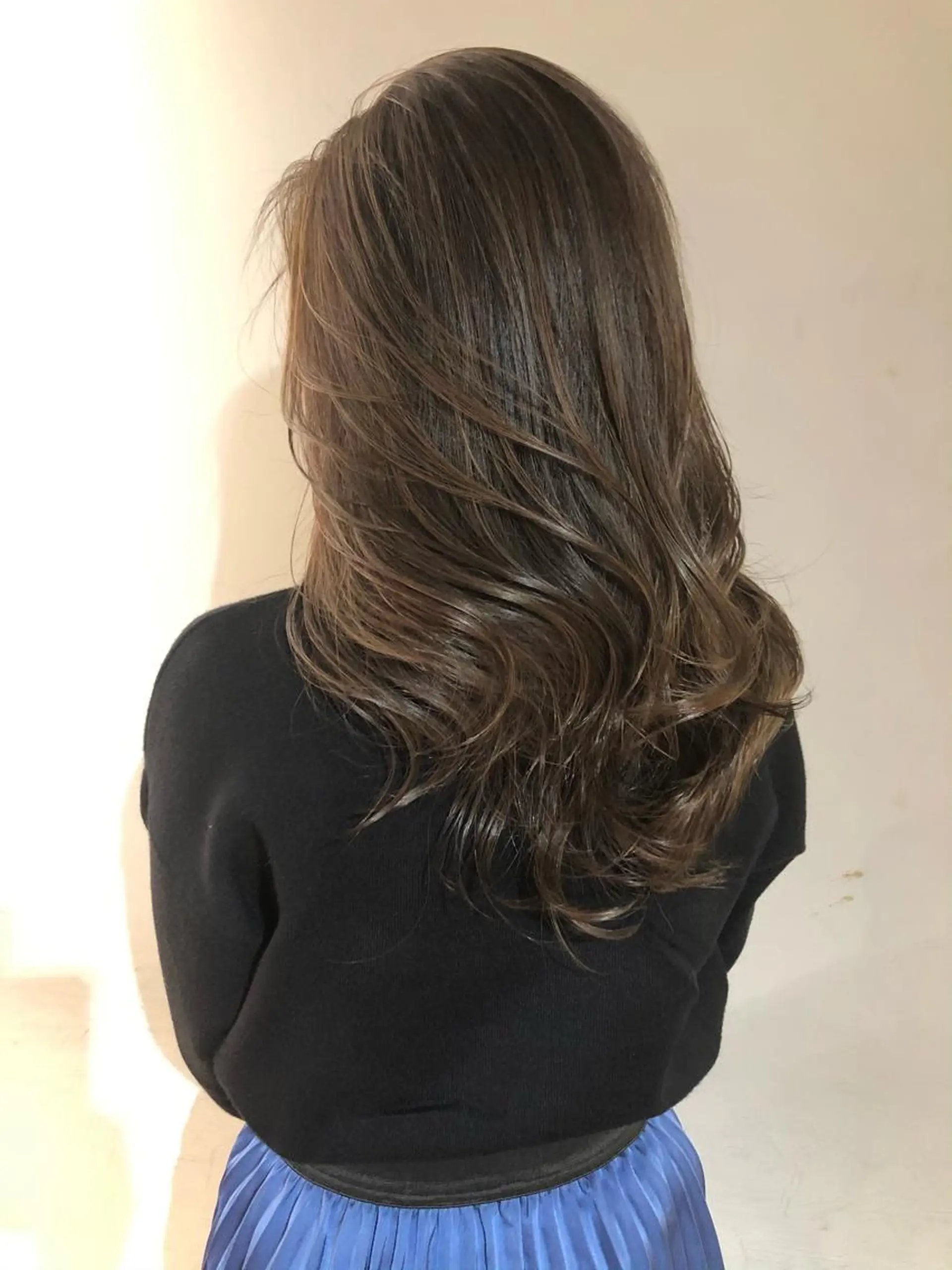 セミロング カラー グレージュ ハイライトカラー ハイライト カット ヘアカラー トリートメント 大人レイヤー🌞海外 🌞韓国🌞濱口のヘアスタイル