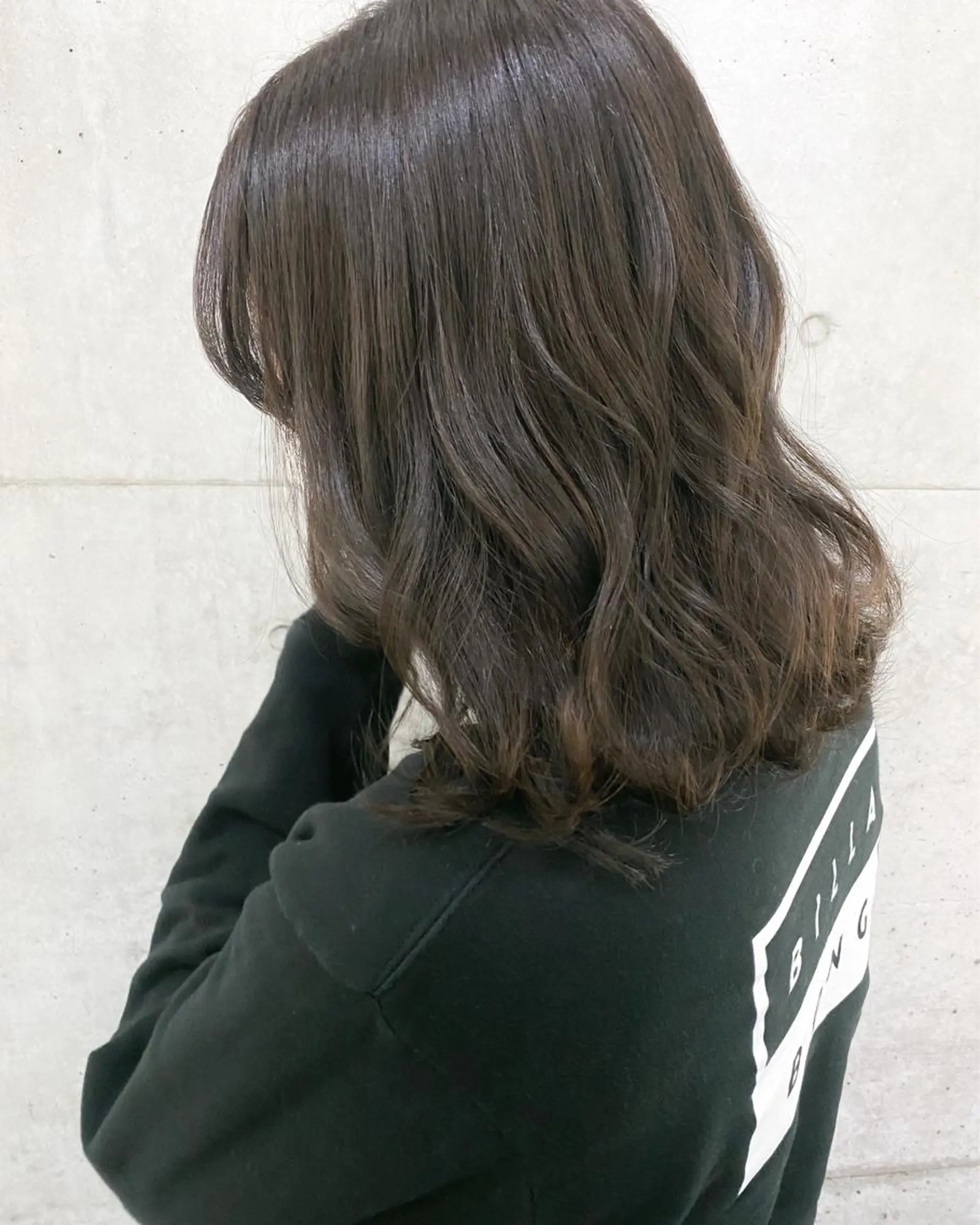 ミディアム 秋月 亜耶のヘアスタイル