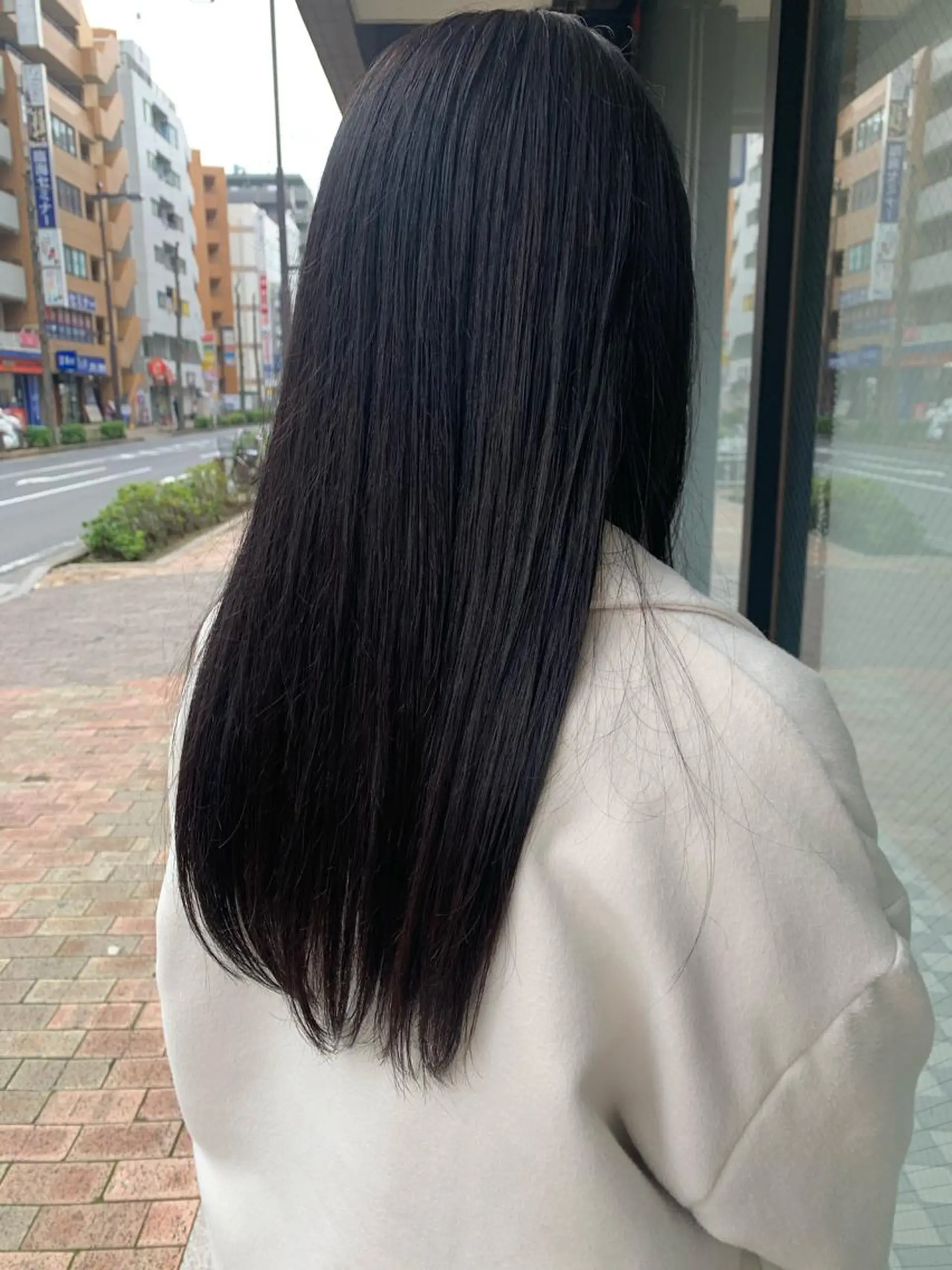 ロング カラー 黒髪 ブリーチ ブルーカラー サプリームヘア 飯田みち瑠のヘアスタイル