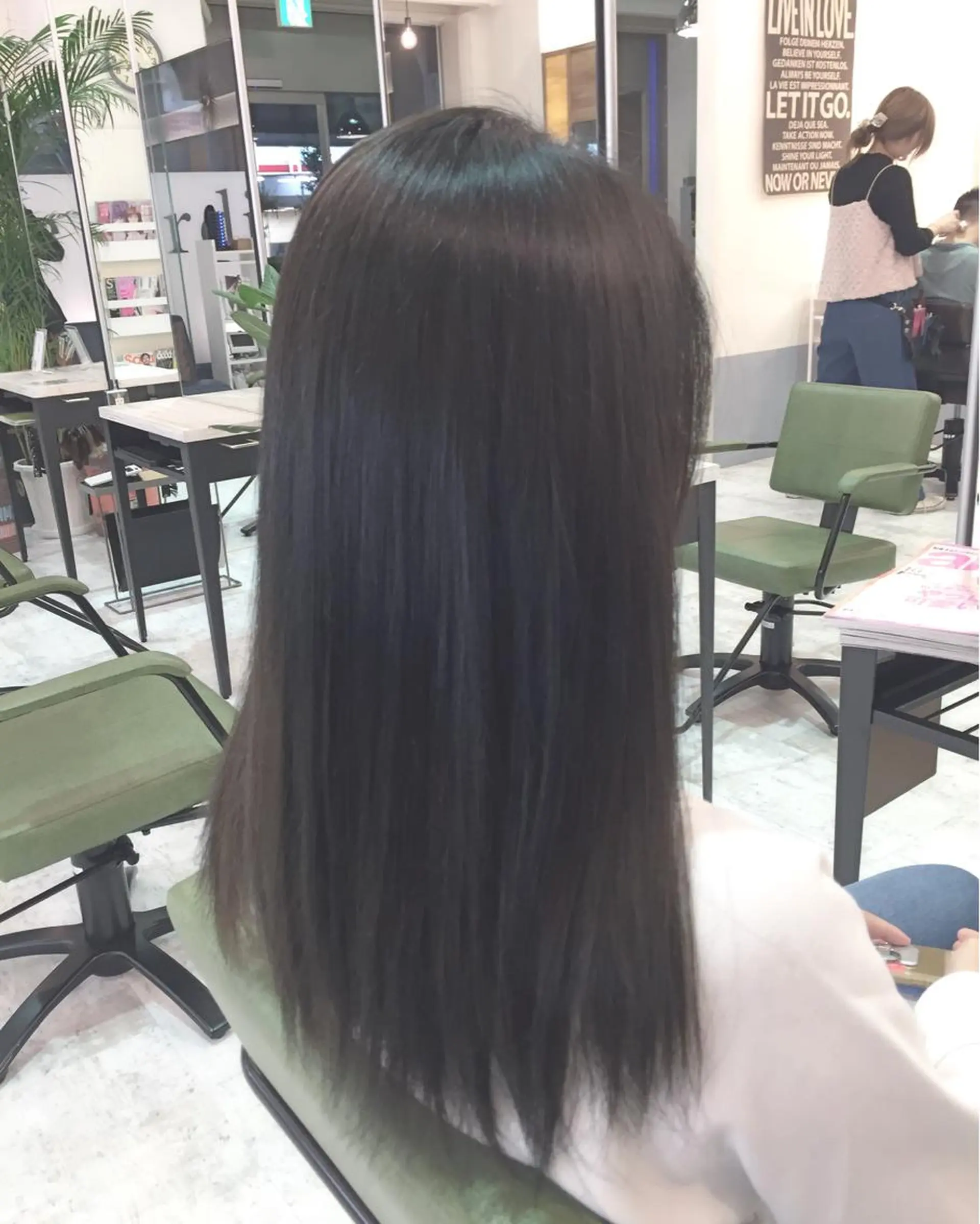 セミロング ロング カラー グレージュ イルミナカラー 青木 茂樹⭐️ 透明感カラーのヘアスタイル