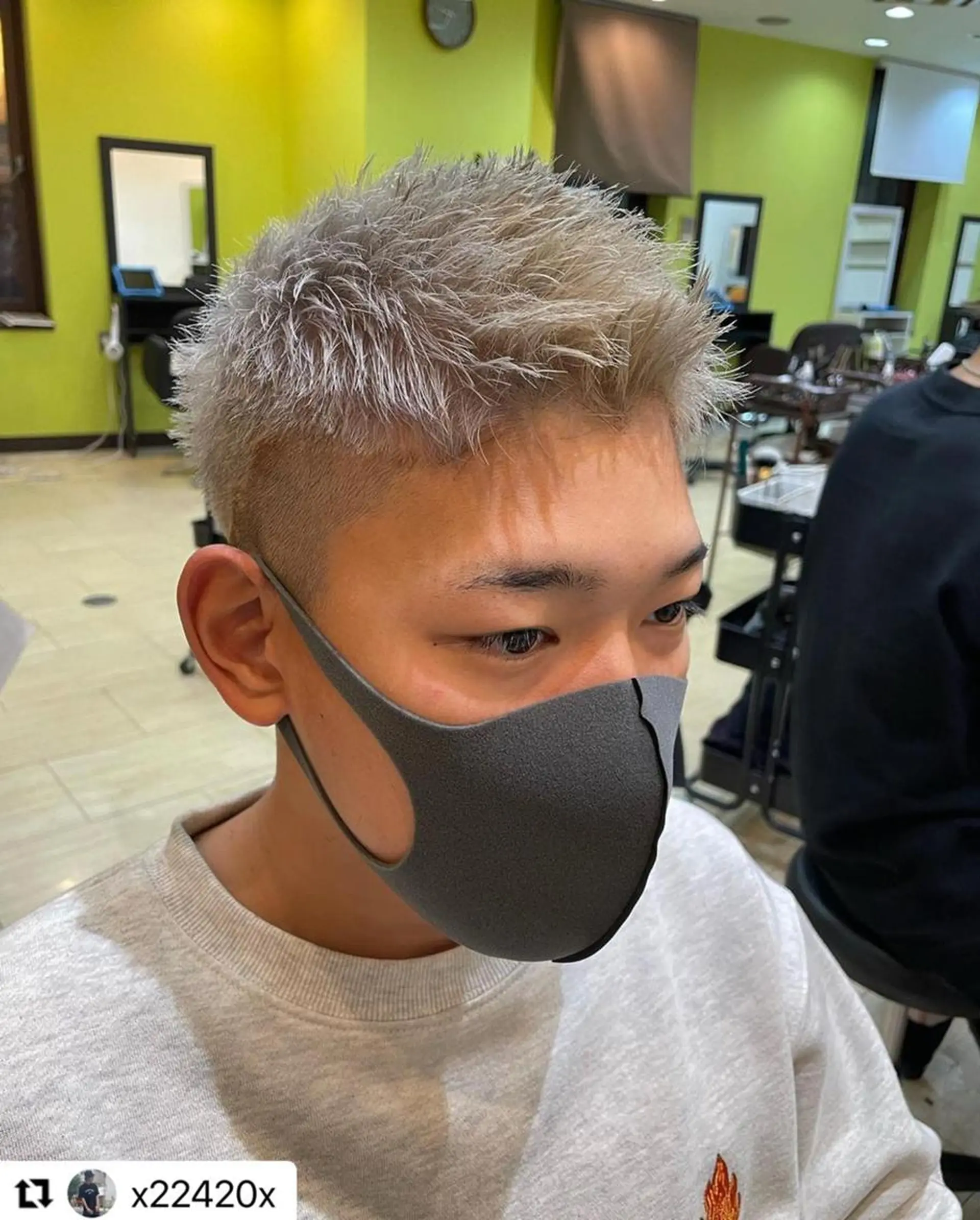 ミディアム カラー メンズ シルバー 🩷Eny terrace🩷のヘアスタイル