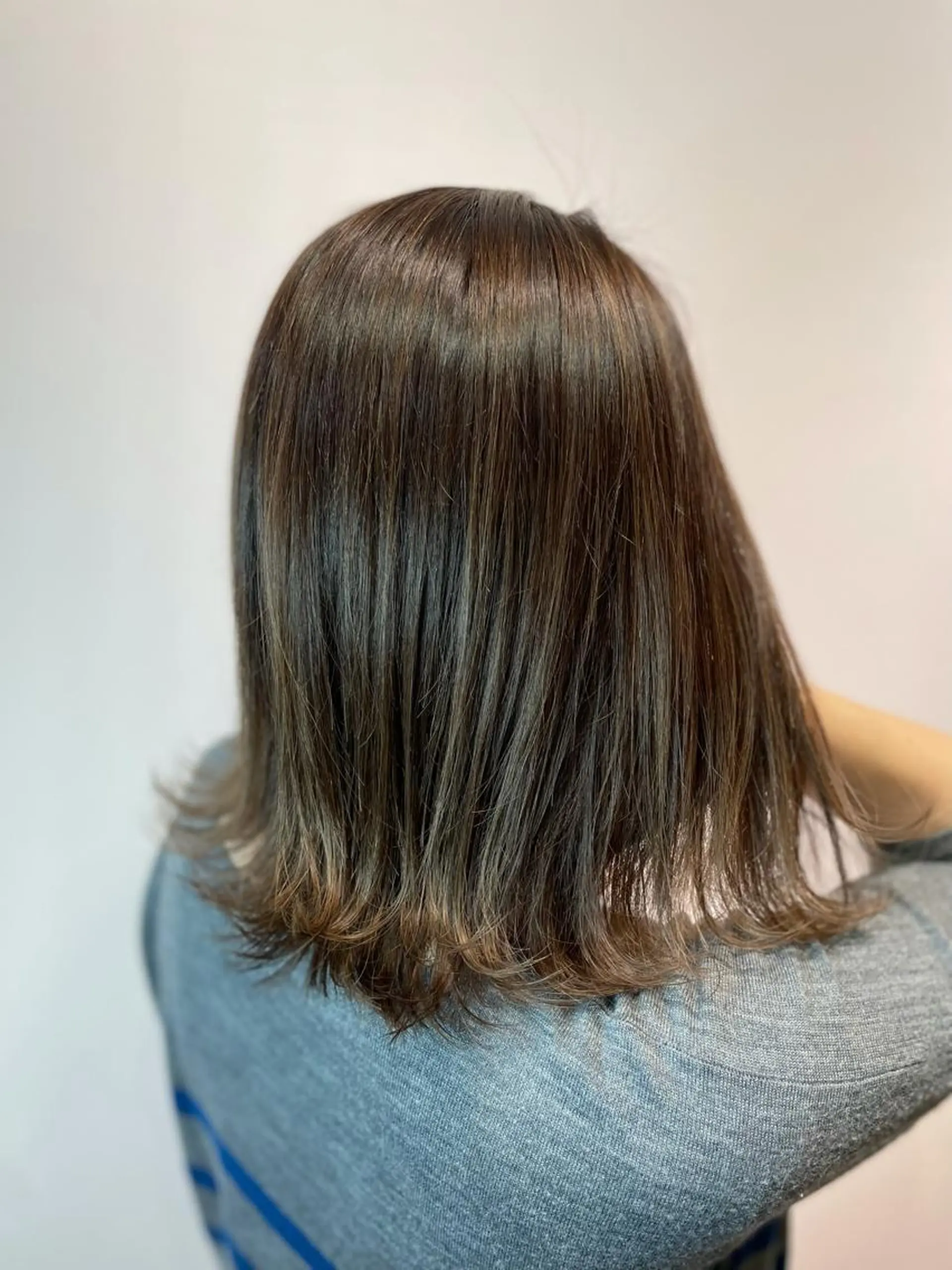 ミディアム 坂野 結子のヘアスタイル