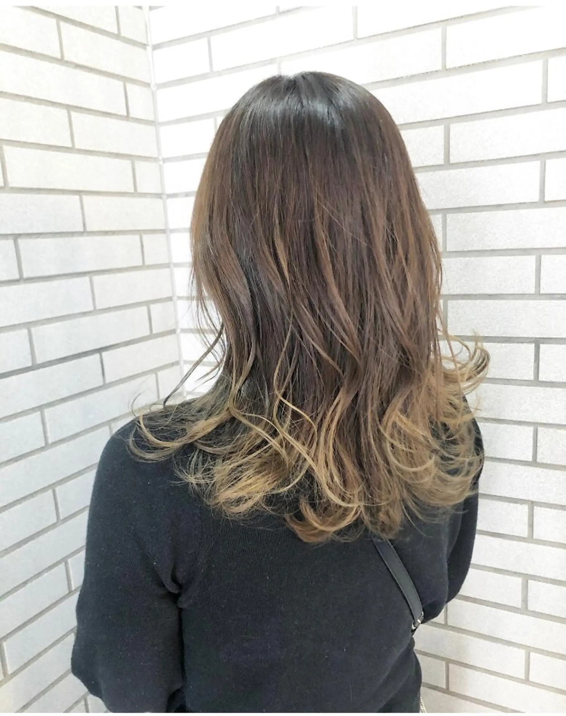 セミロング カラー アディクシーカラー ブリーチ ダブルカラー グラデーションカラー ハイライトカラー 中村 よしひでのヘアスタイル