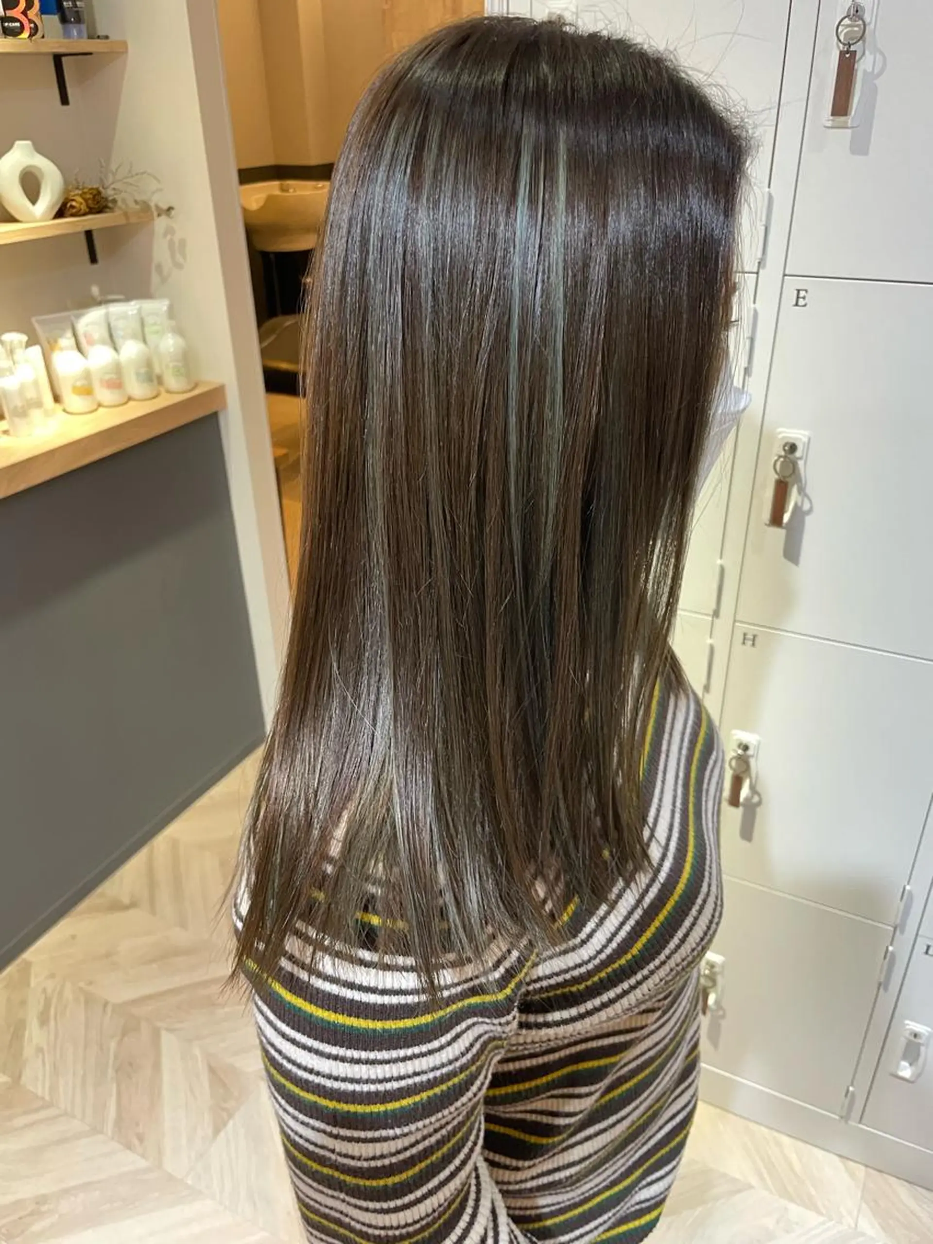 セミロング カラー akane .のヘアスタイル