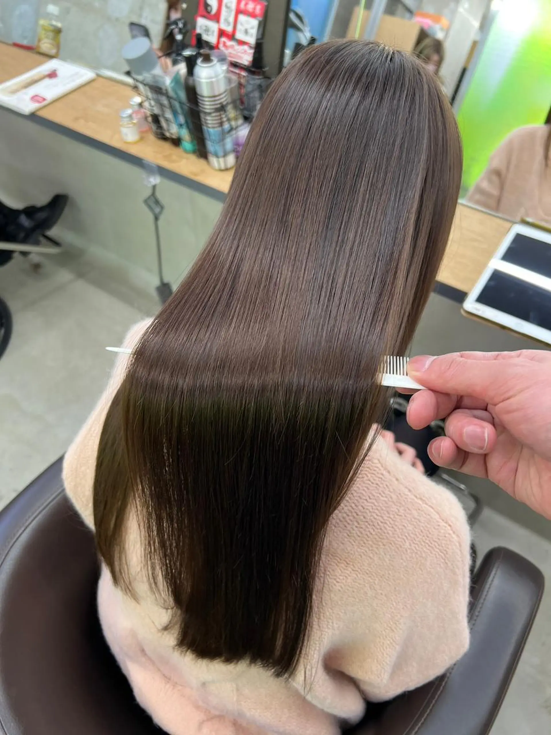 ミディアム カラー パーマ ヘアアレンジ ミディアムパーマ アディクシーカラー アッシュ ベージュカラー ブラウンカラー ヘアカラー トリートメント 【ヘアケア特化型】 newi天王寺のヘアスタイル
