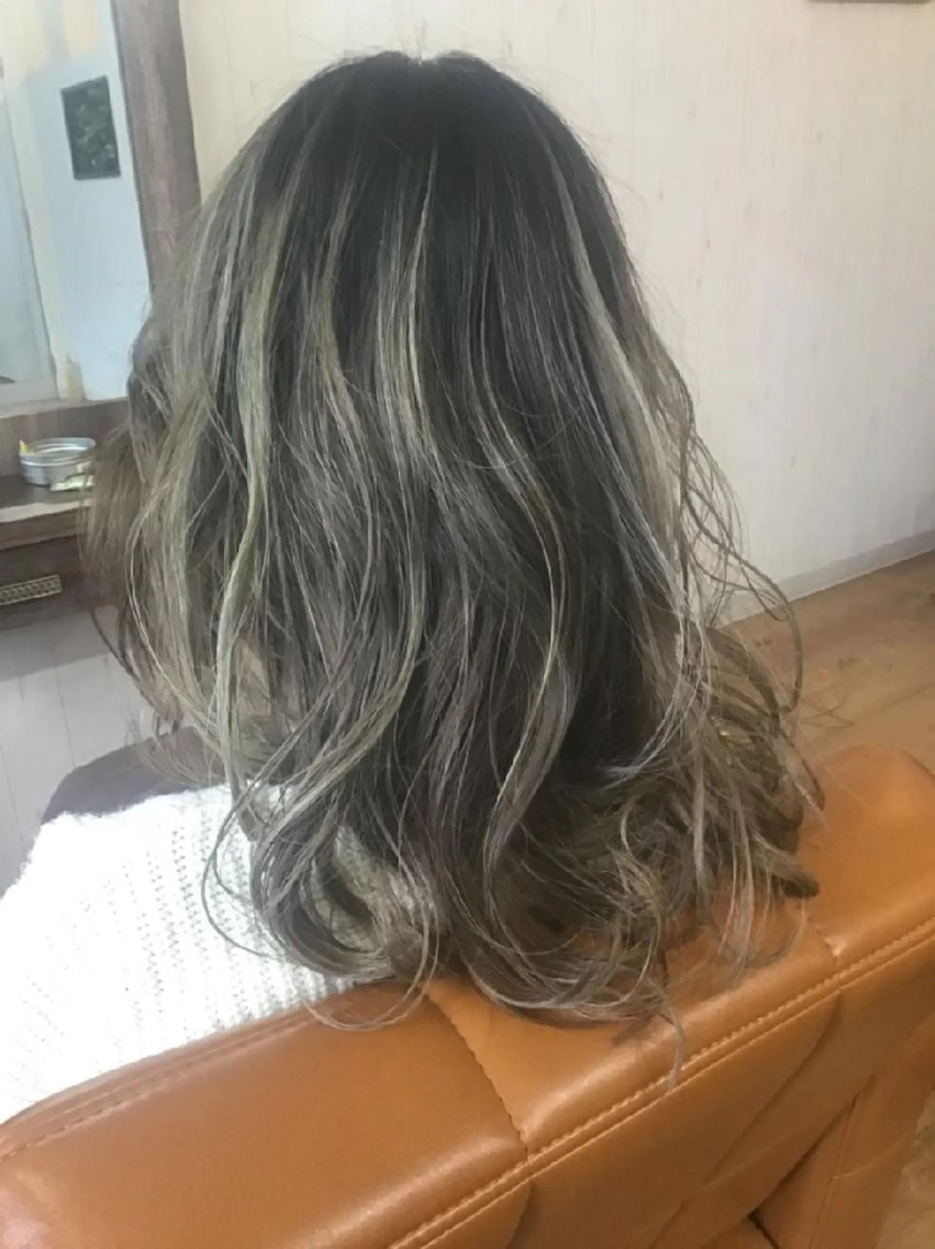 セミロング ハイライト ヘアカラー&縮毛矯正 STAR☆RIVERのヘアスタイル