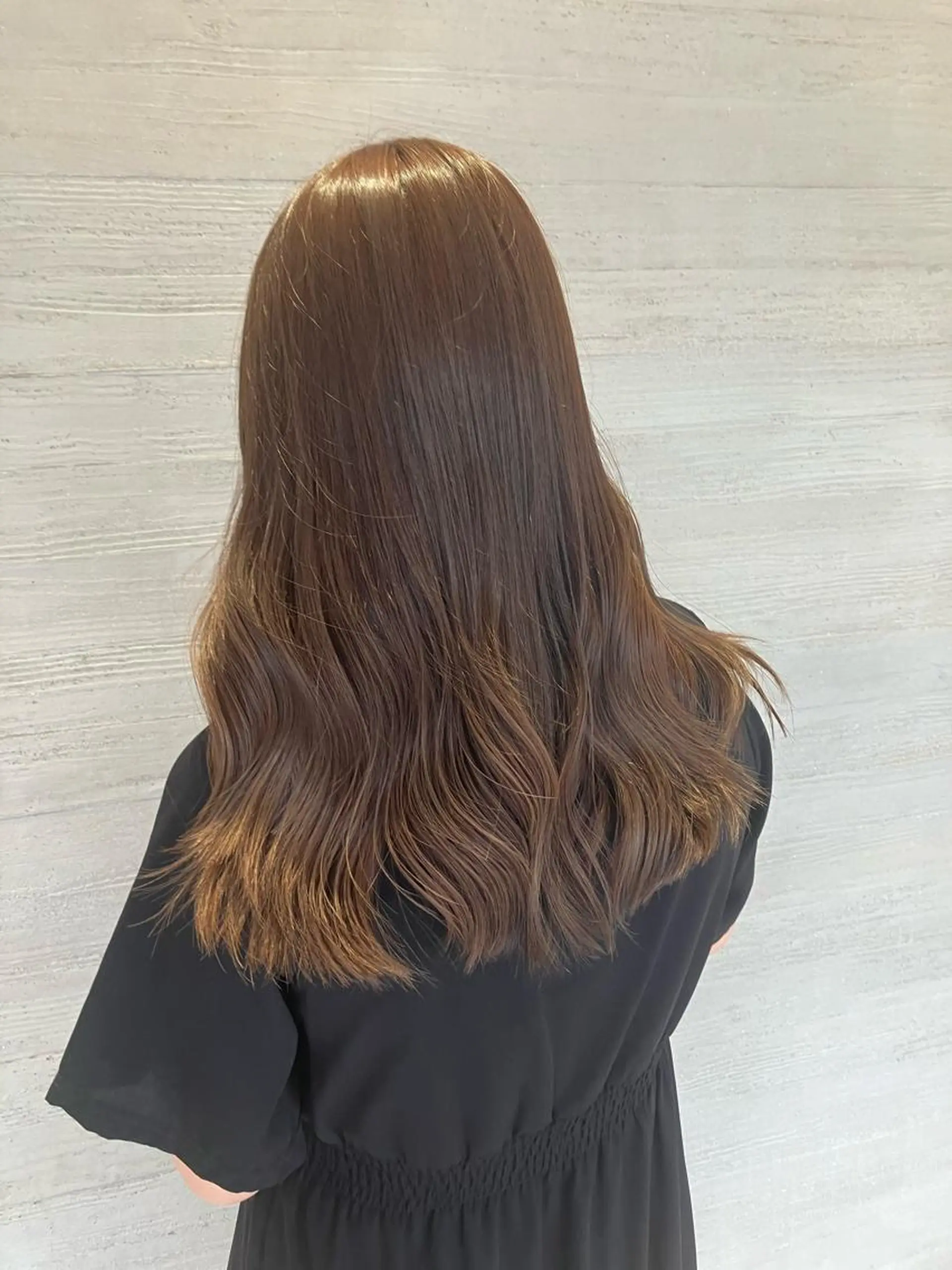 ロング カラー グレージュ サキ🤍ハイトーン 🩰くびれ巻きヘアのヘアスタイル