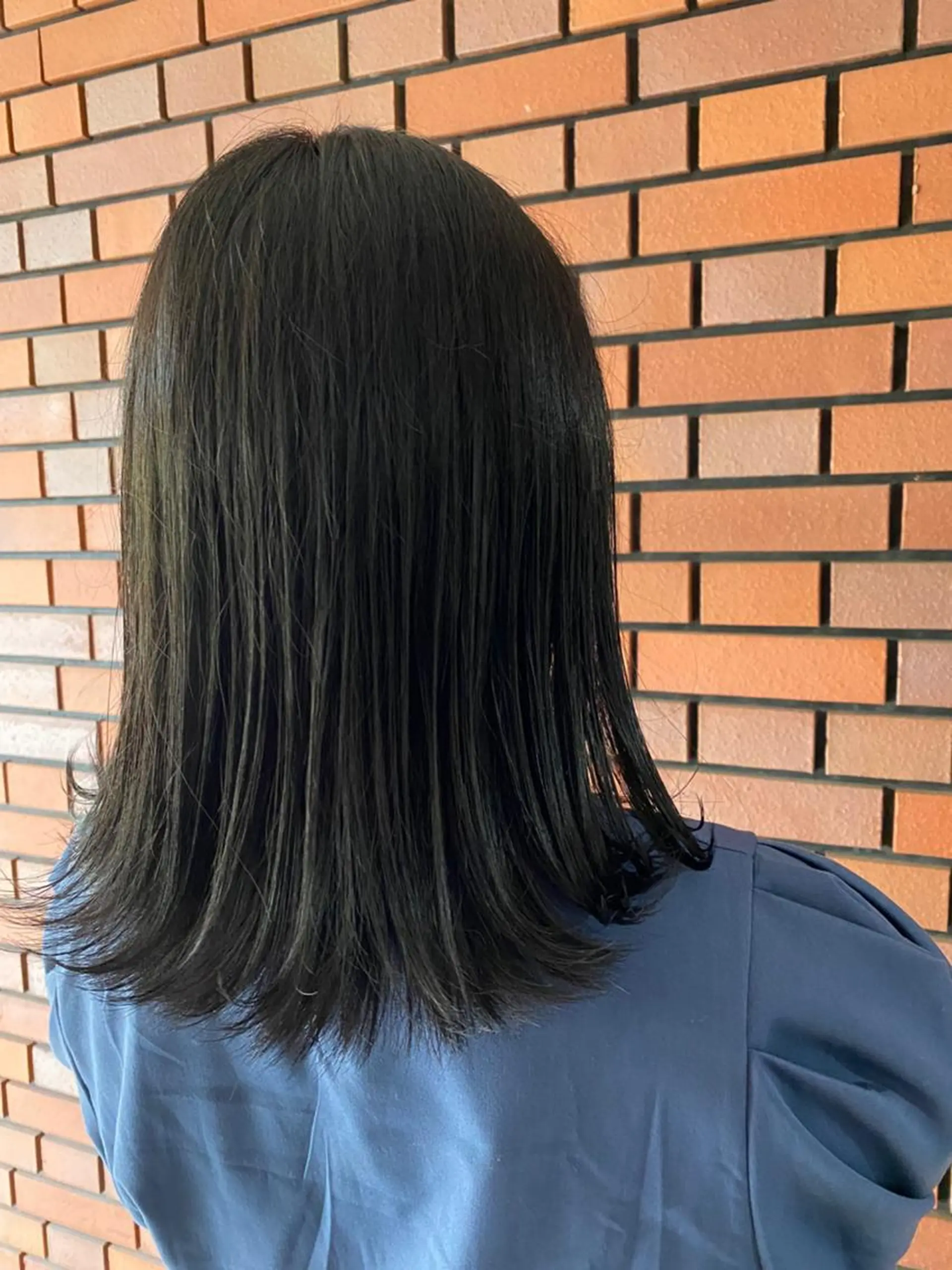 ミディアム カラー ミディアムパーマ 黒髪 ブルーカラー ブルーブラック イルミナカラー カット ヘアカラー トリートメント エイトウメダ 店長　稲尾友則のヘアスタイル