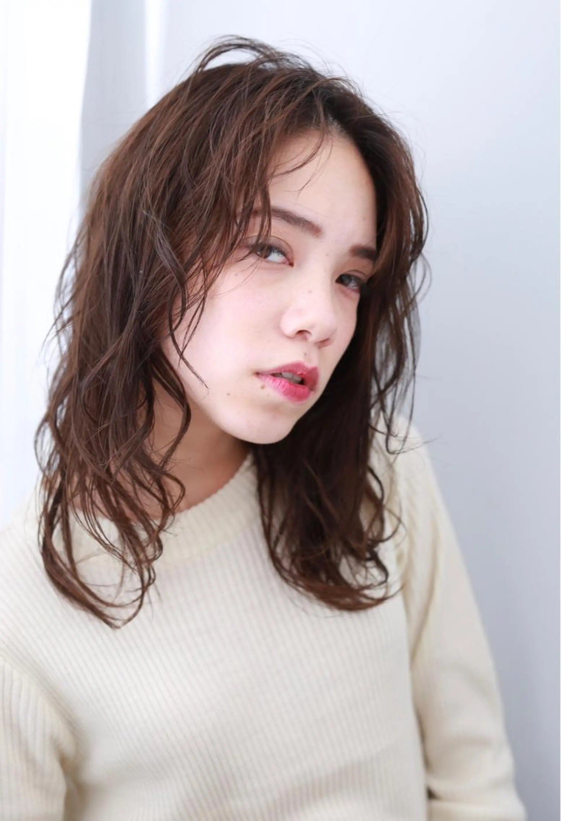 セミロング パーマ 🪐脱白髪染め 🪐松尾菜々美のヘアスタイル