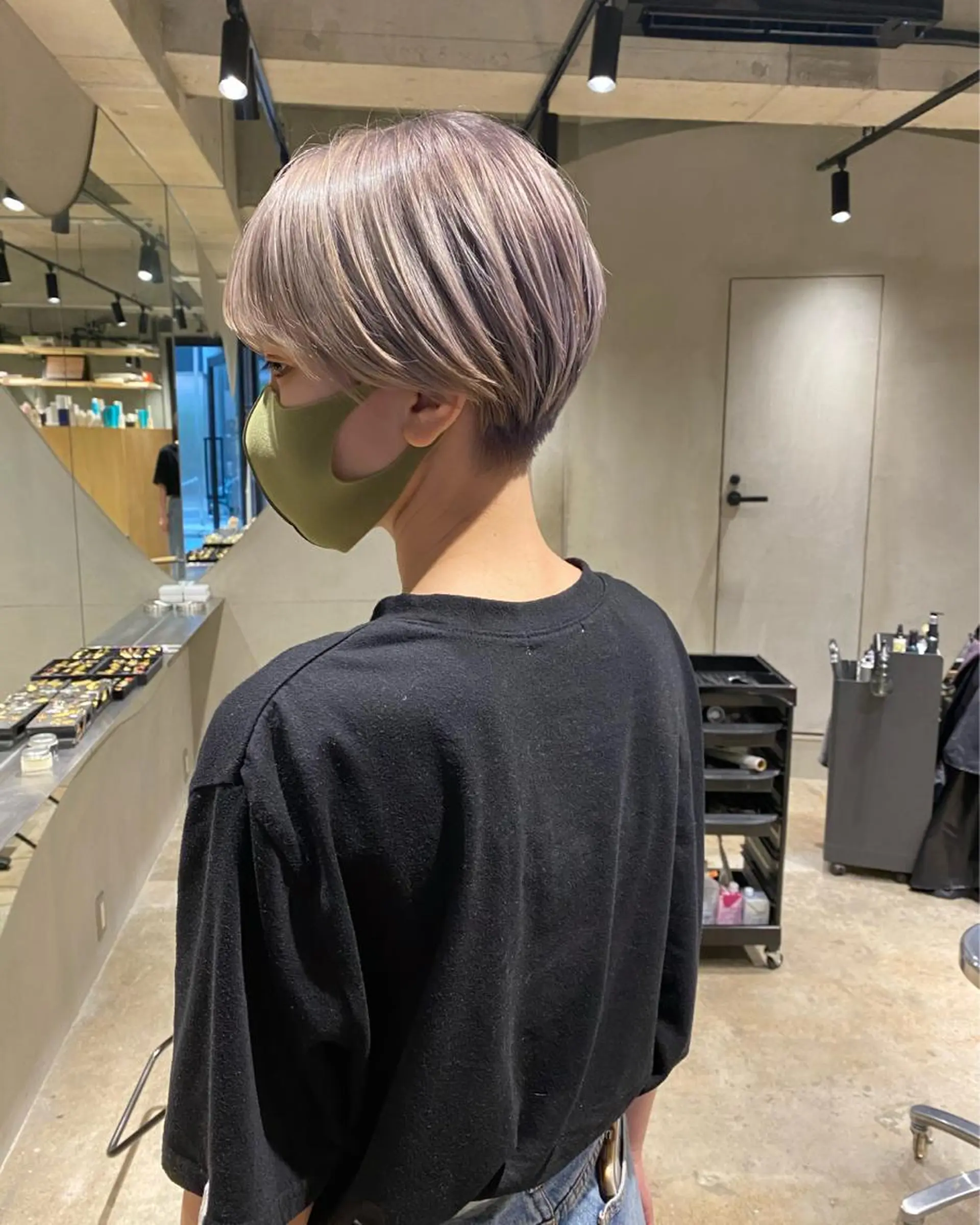 ショート カラー ハンサムショート ハイトーンカラー シルバー ショートヘア カット ヘアカラー ミク／ 北参道／ショートのヘアスタイル