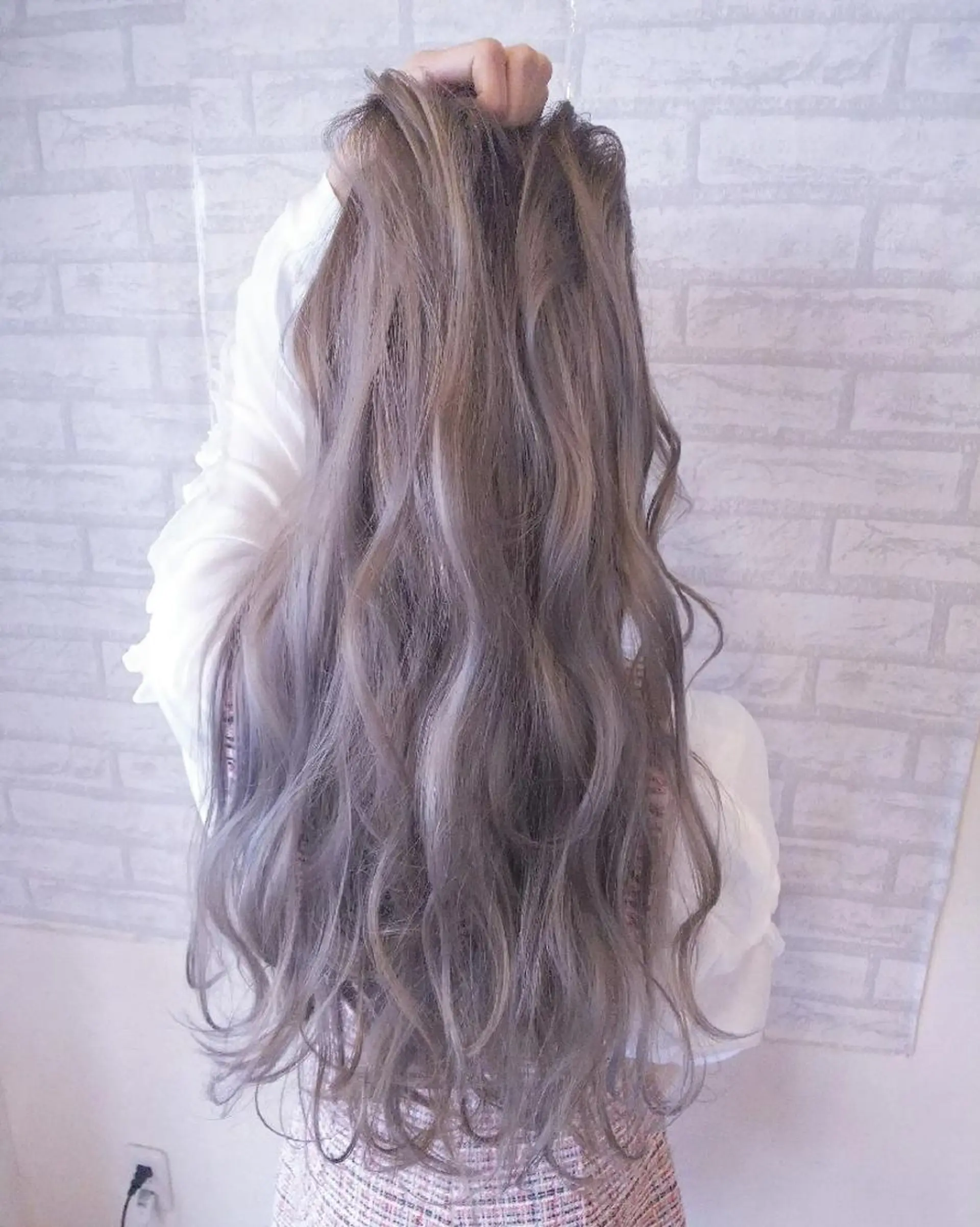 カラー ロング RU RIのヘアスタイル