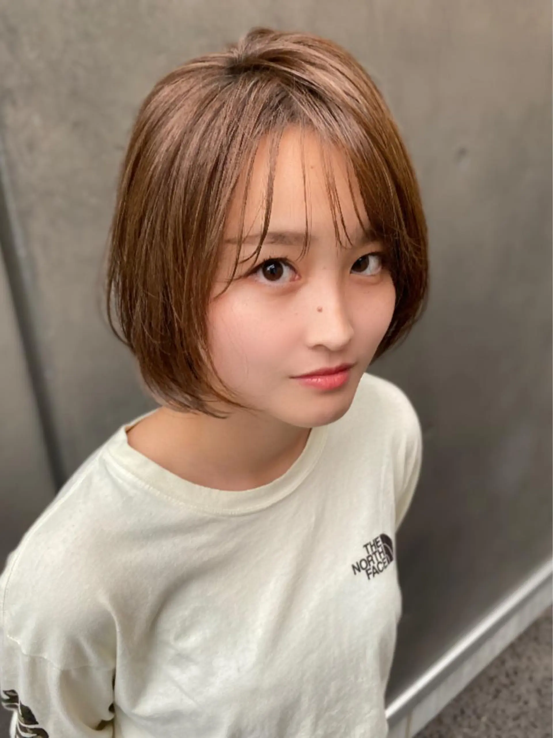 ショート カラー ショートボブ アッシュ ベージュカラー グレージュ イルミナカラー 上田 篤史のヘアスタイル