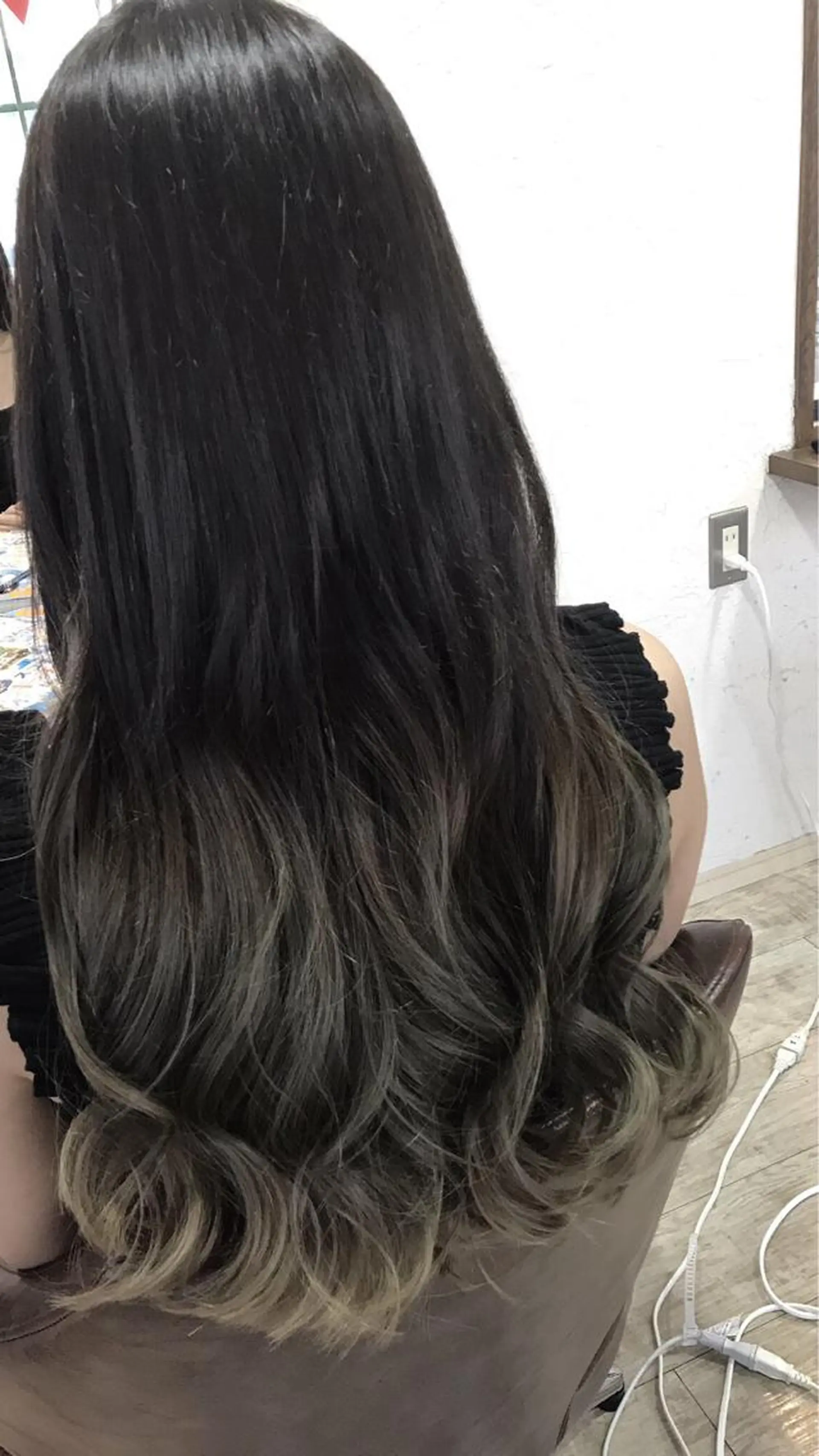 ロング カラー アッシュ アッシュグレー アッシュグレージュ ブリーチ グラデーションカラー AIR所属・Rina Imaiのヘアスタイル