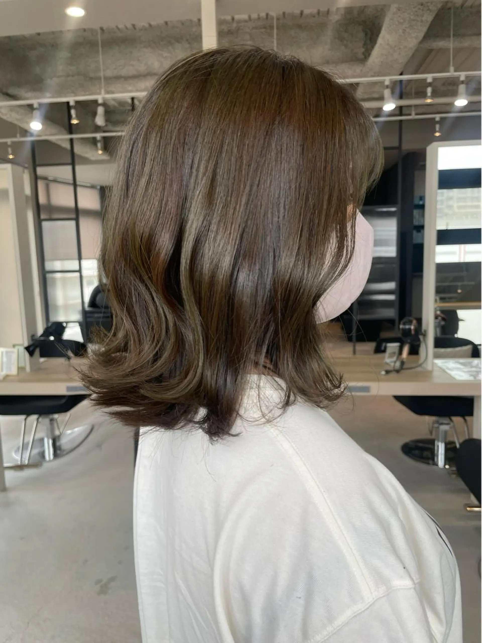 ミディアム ハイライト AKI 🐉のヘアスタイル