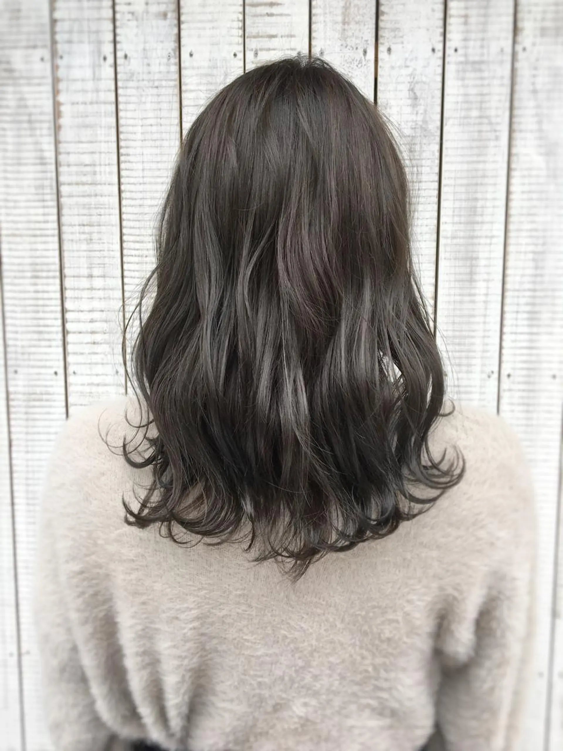 ミディアム カラー グレージュ ケアブリーチ 坪井佑樹のヘアスタイル
