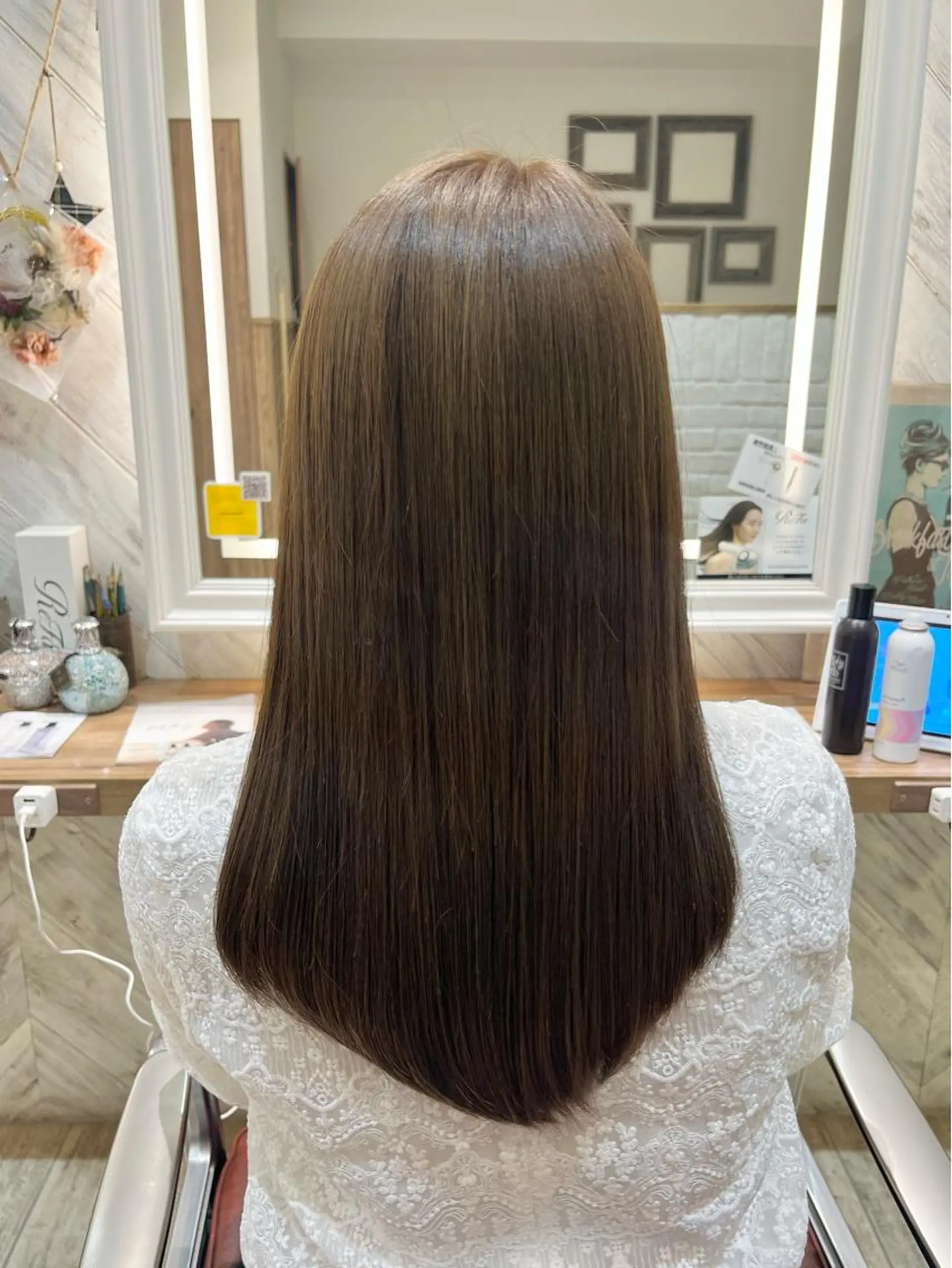 ロング ヘアカラー ハイトーンカラー シールエクステのヘアスタイル