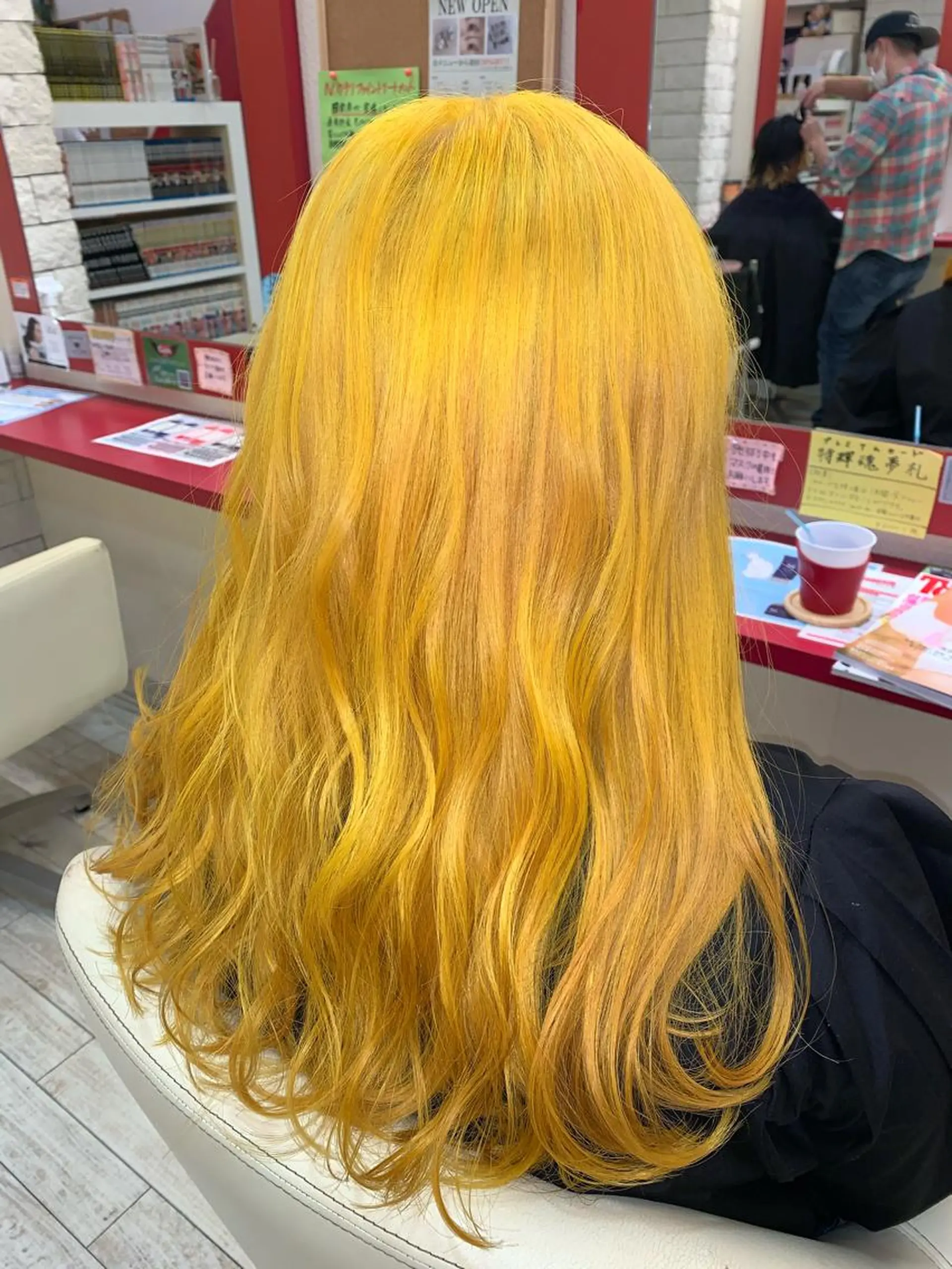 ロング カラー ヘアアレンジ イエローカラー 今村公介 ブリーチ特化、派手髪のヘアスタイル