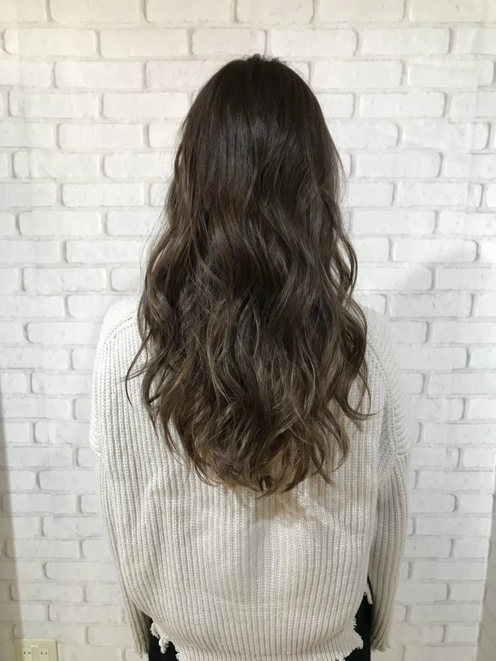 ロング カラー グレージュ レイヤーカット エクステ（レミー毛） NINEのヘアスタイル