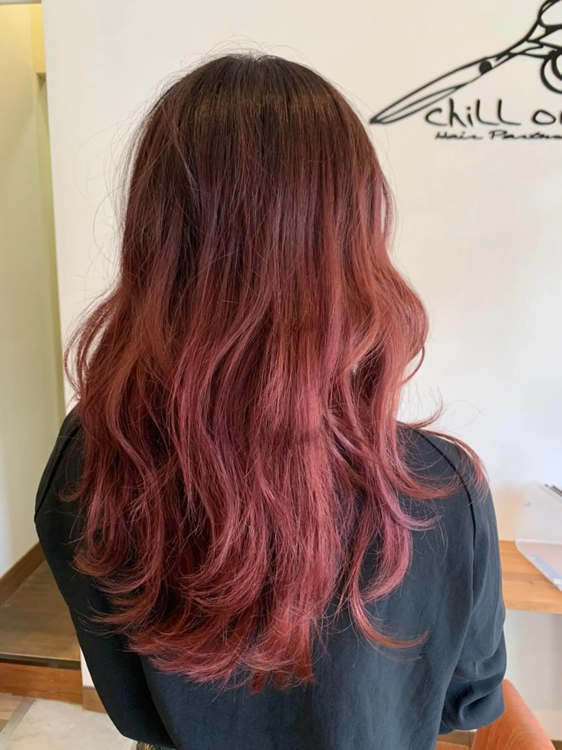 セミロング カラー デザインカラー chill out 南塚口本店のヘアスタイル