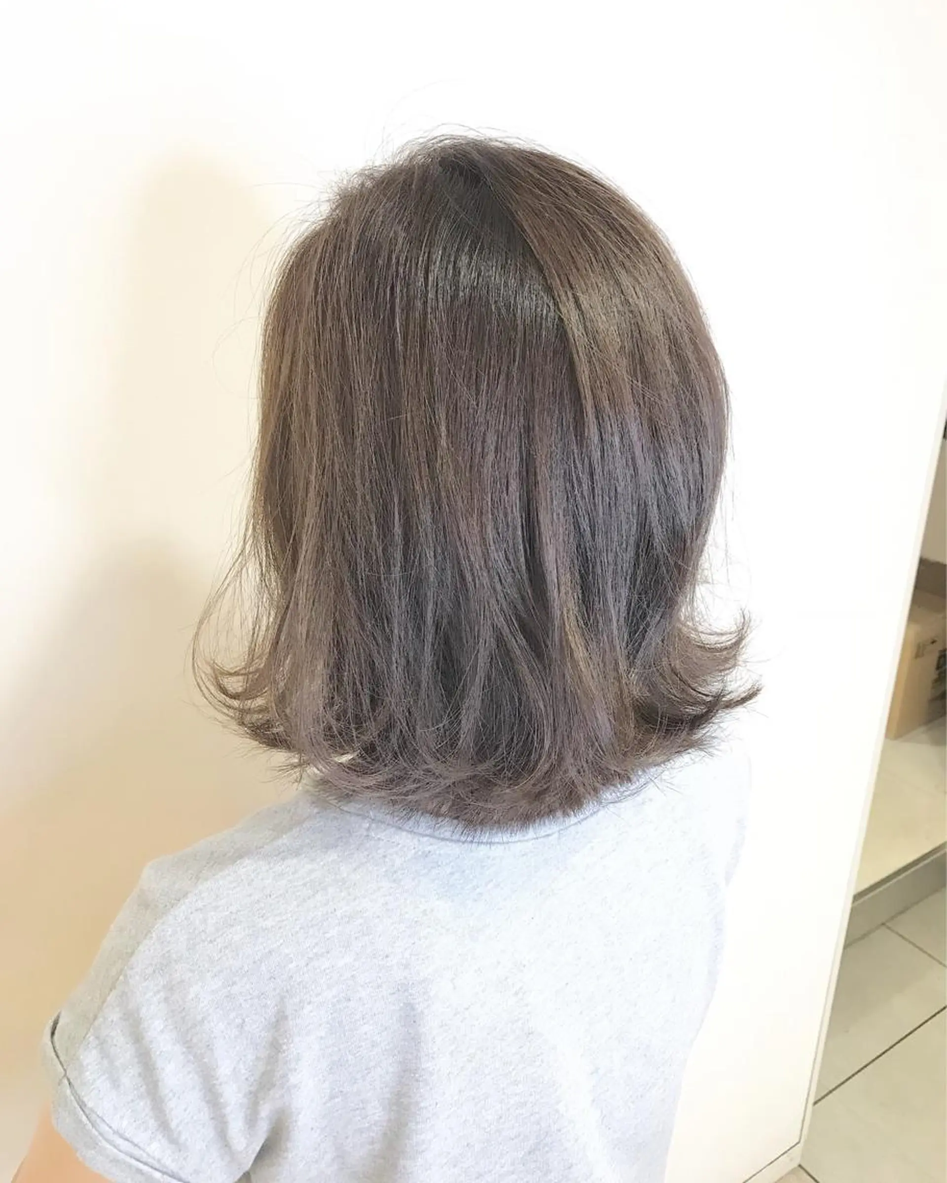 ミディアム カラー イルミナカラー トリートメント Miru by INCE HAIRのヘアスタイル