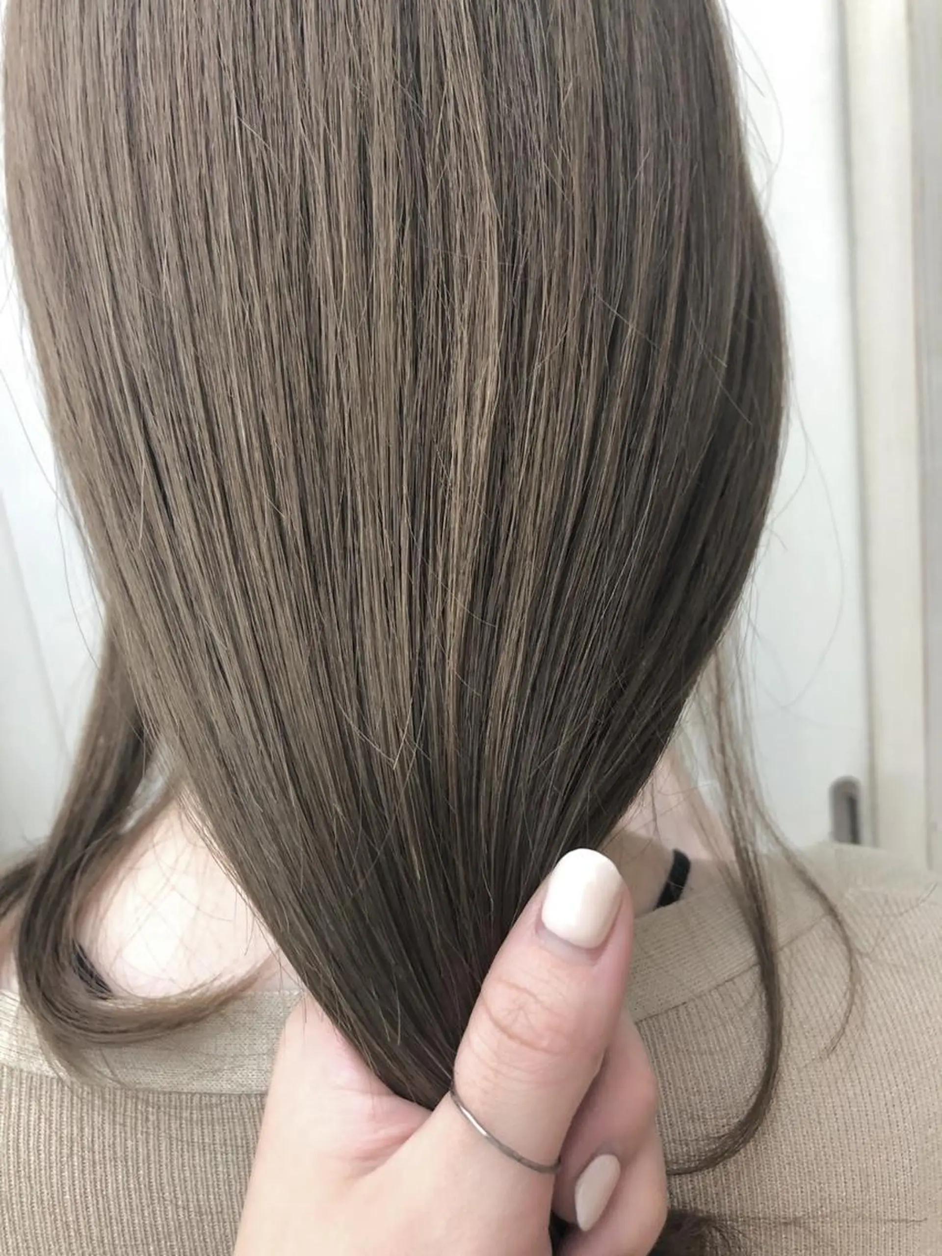 セミロング カラー ブリーチ ケアブリーチ ダブルカラー イヤリングカラー ハイライトカラー newi hauoli札幌駅前のヘアスタイル