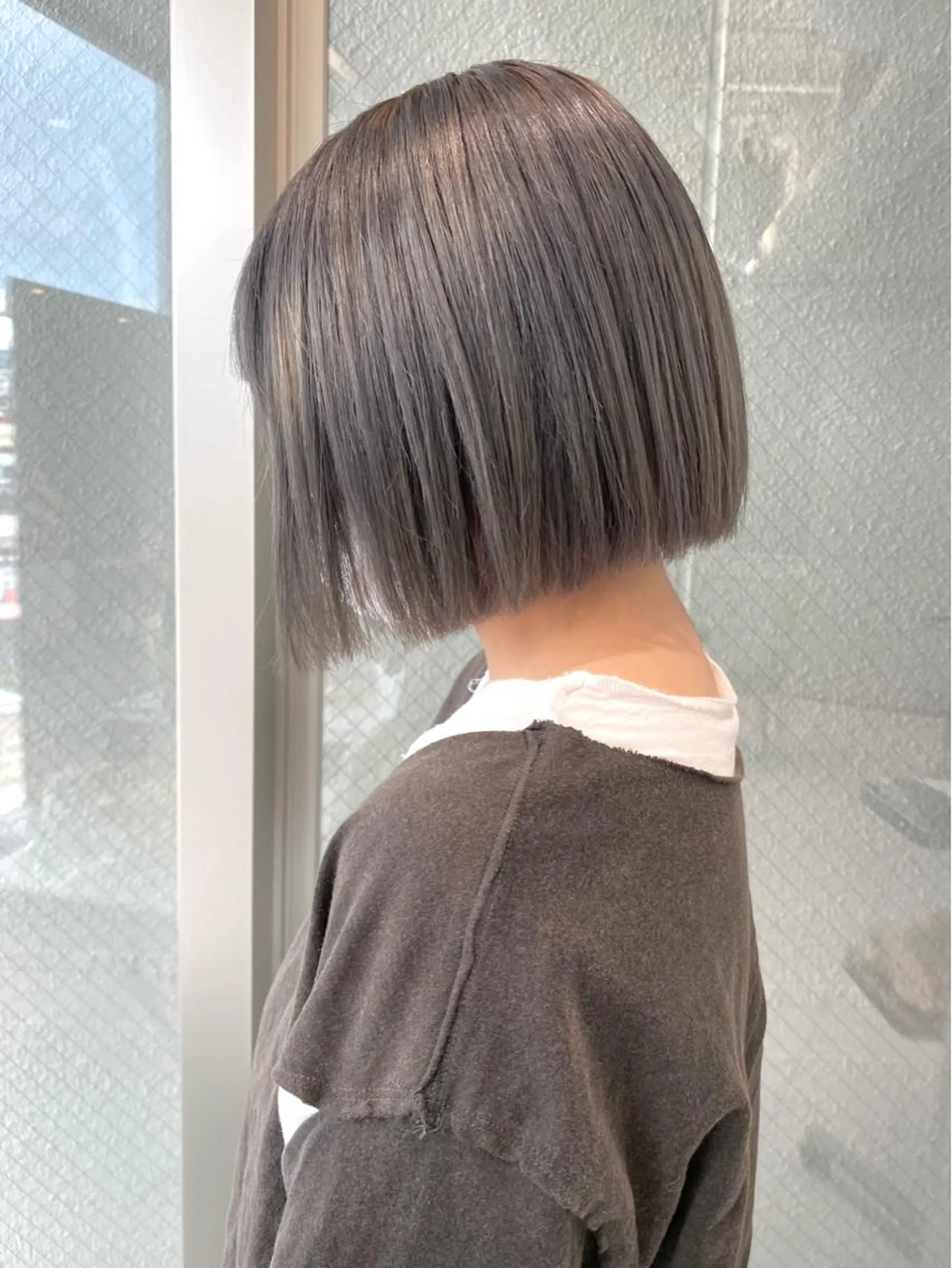 ショート カラー ダークグレー ダークグレージュ ダブルカラー グレージュ ボブ カット ヘアカラー トリートメント ボブ・レイヤーカット 吉敷航一のヘアスタイル