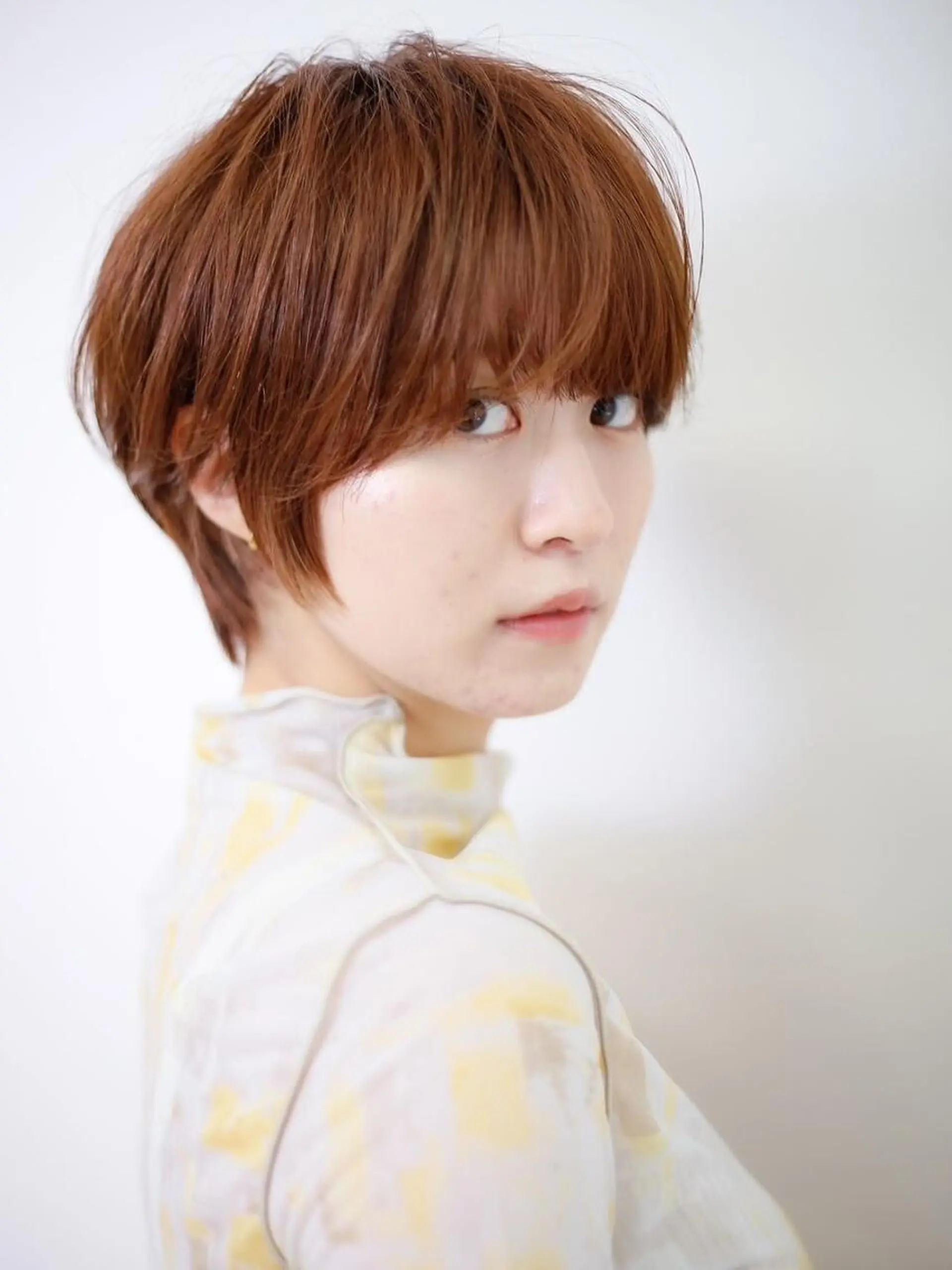 ショート カラー ブリーチ イヤリングカラー ハイライトカラー イルミナカラー インナーカラー BASSA 下井草店のヘアスタイル