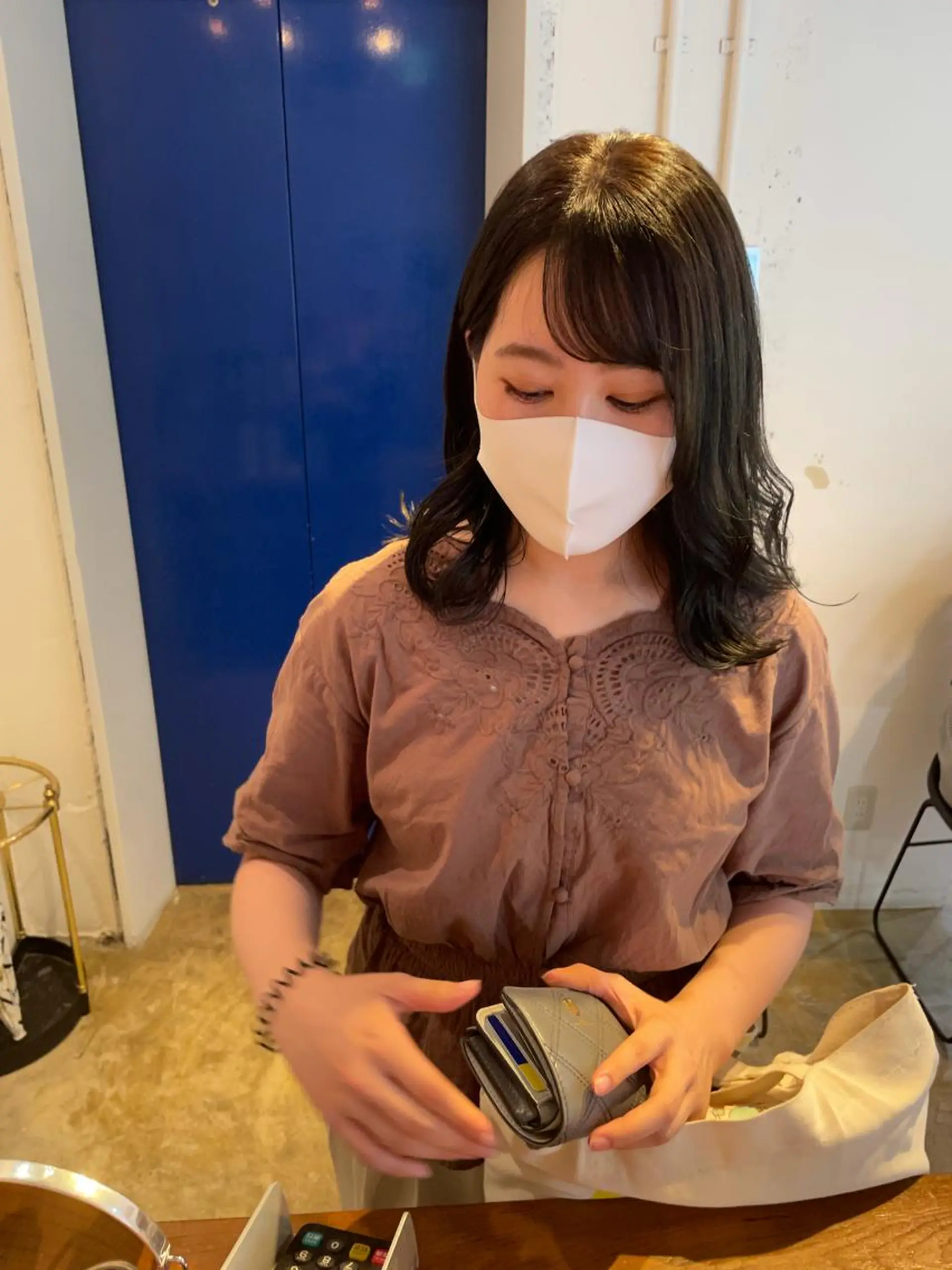 ミディアム カラー カット ヘアカラー トリートメント MIOベージュカラー 柔らかいカラーのヘアスタイル