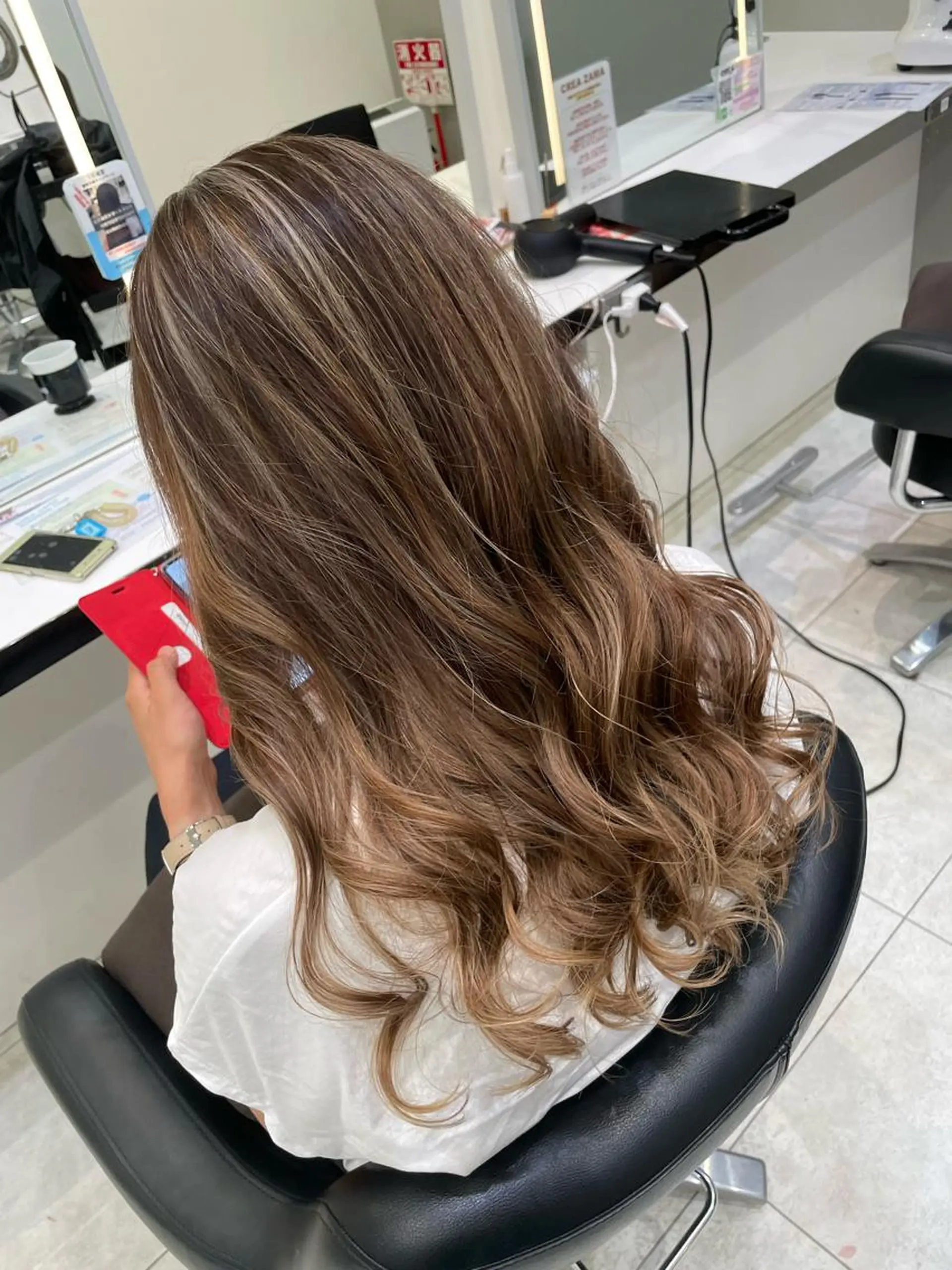 ロング 岸 保奈美のヘアスタイル