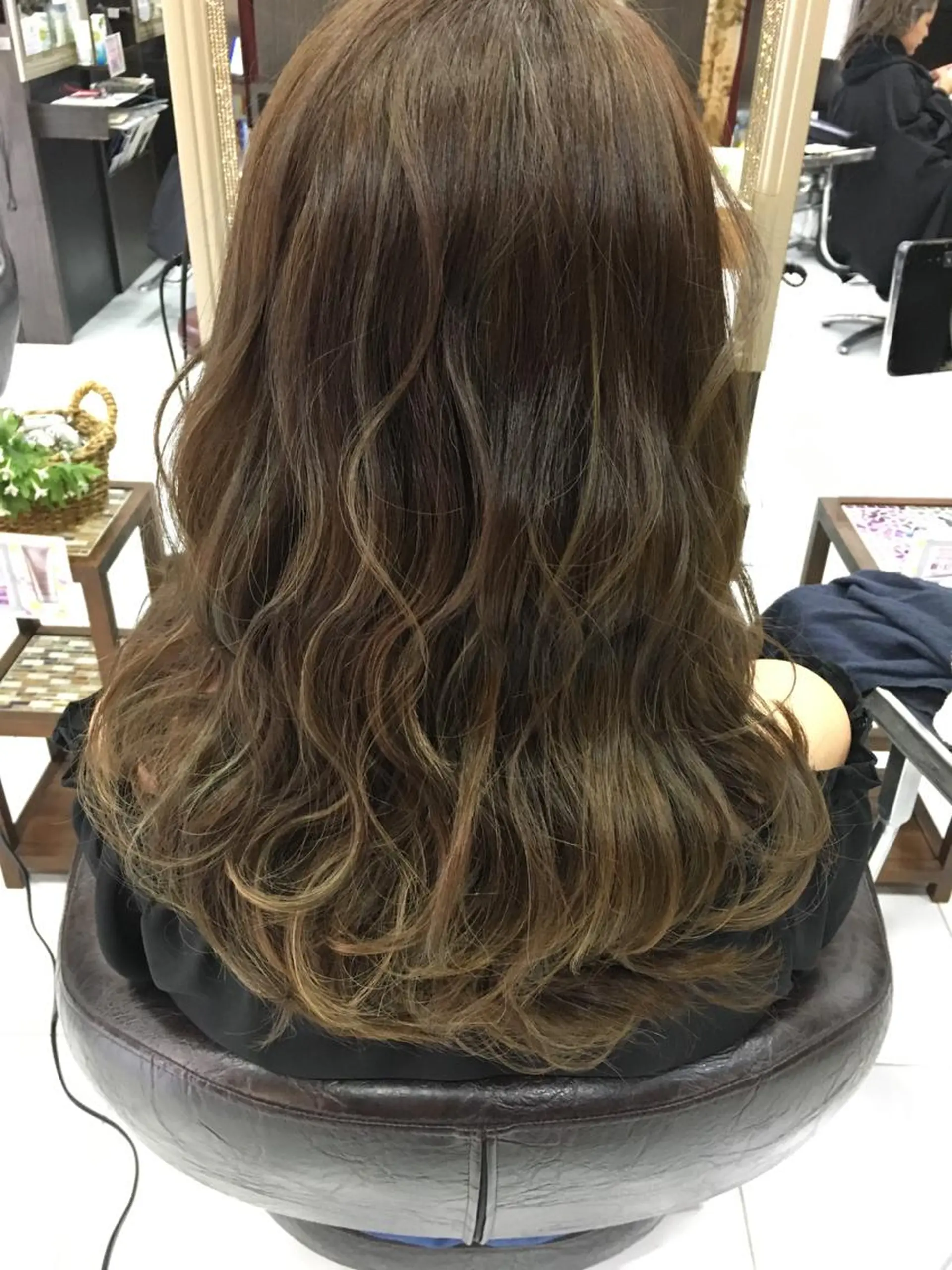 ロング カラー ベージュカラー ハイライトカラー ハイライト トップスタイリスト 小澤純一のヘアスタイル