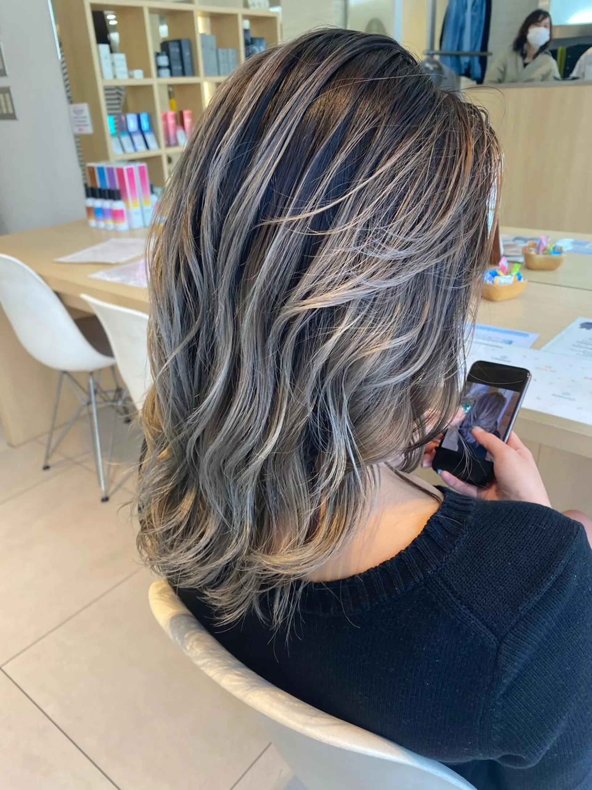 ロング レイヤーカット ヘアカラー 🍀透明感抜群🍀/ ハイトーンカラーのヘアスタイル