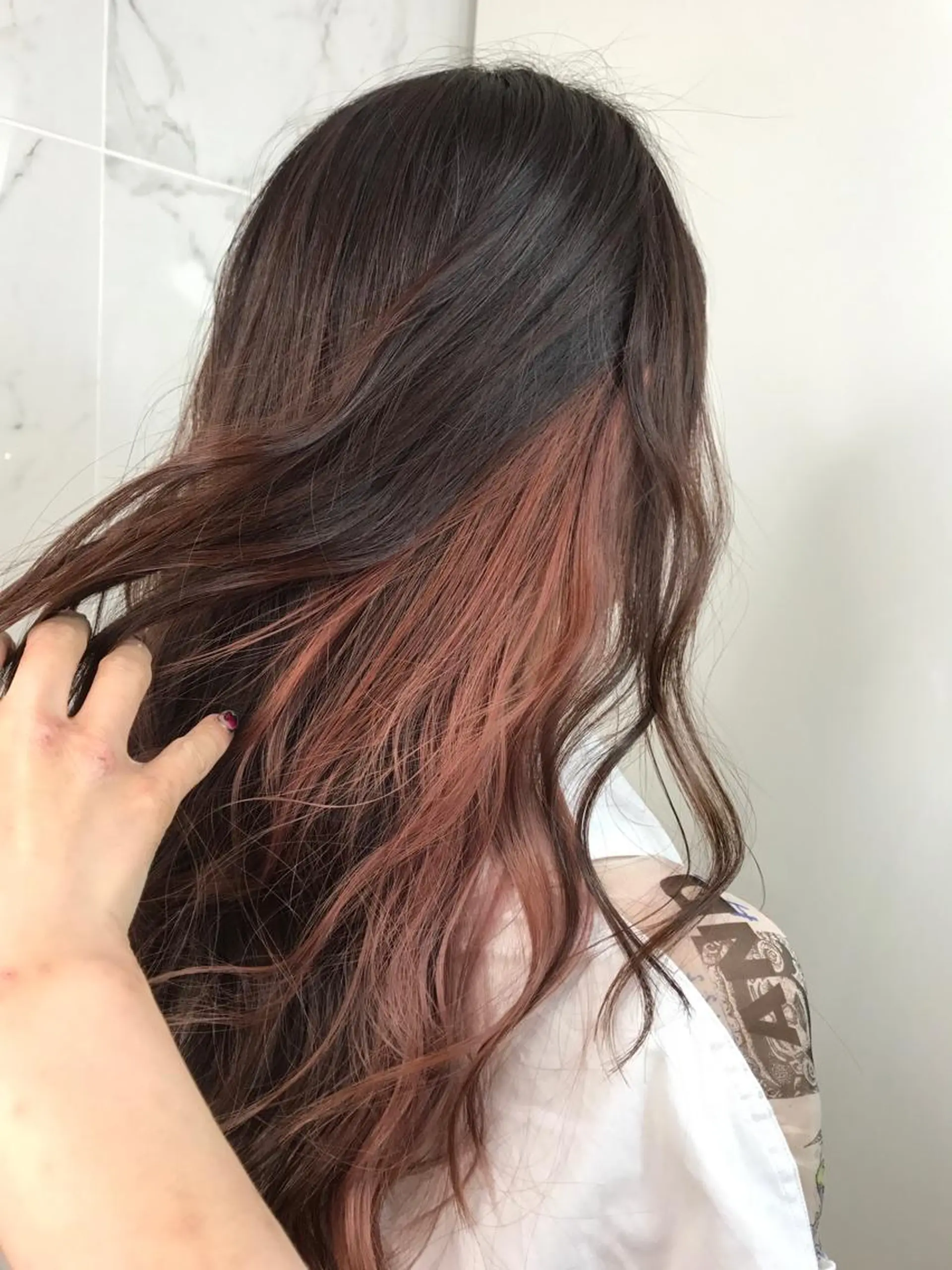 ロング カラー ヘアアレンジ インナーカラー ピンクカラー カット ヘアカラー トリートメント 今井 由佳のヘアスタイル