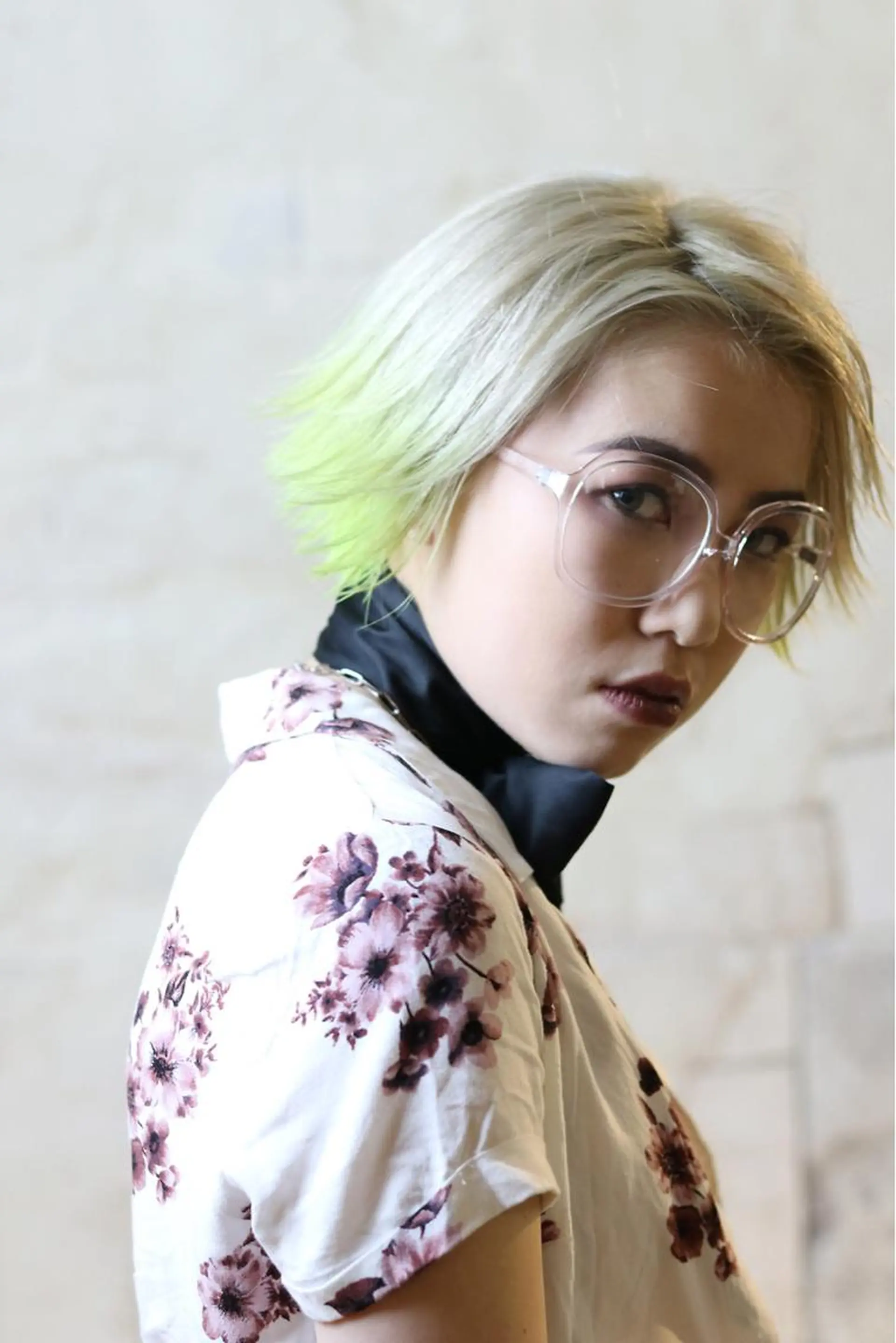 ショート カラー 前下がりボブ アッシュ ベージュカラー グラデーションカラー ハイライトカラー ☆est hair☆ 新宿ナプラスタジオのヘアスタイル