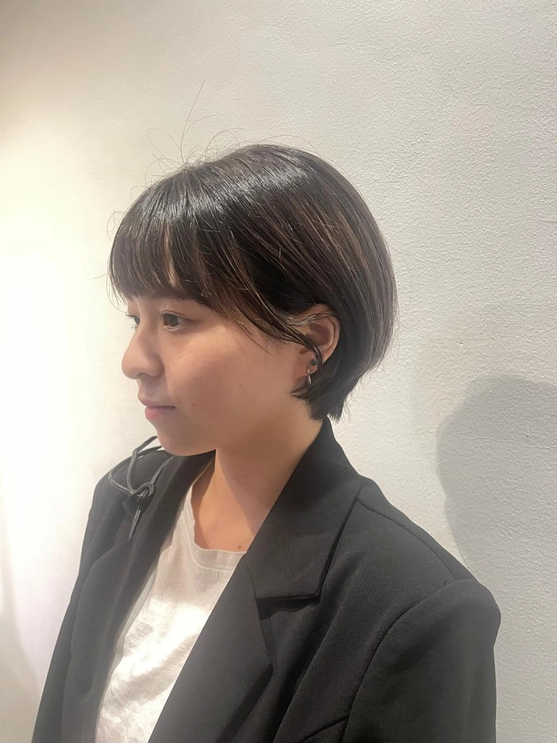 ショート ハイライト ショートヘア 柔らかレイヤー× 透け感カラー/SUのヘアスタイル