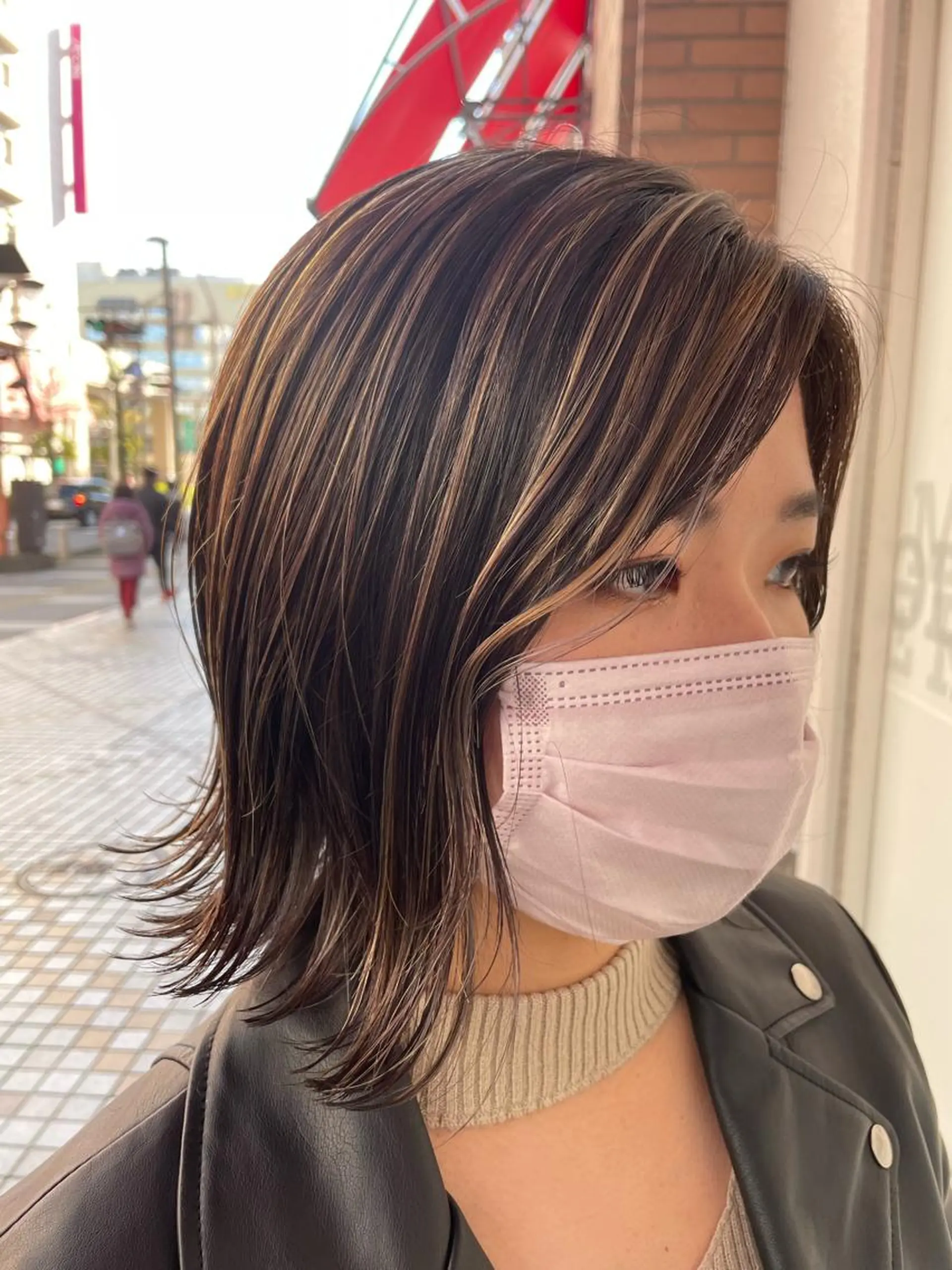 ミディアム カラー ハイライトカラー ハイライト カット ヘアカラー トリートメント Amour なぐらのヘアスタイル