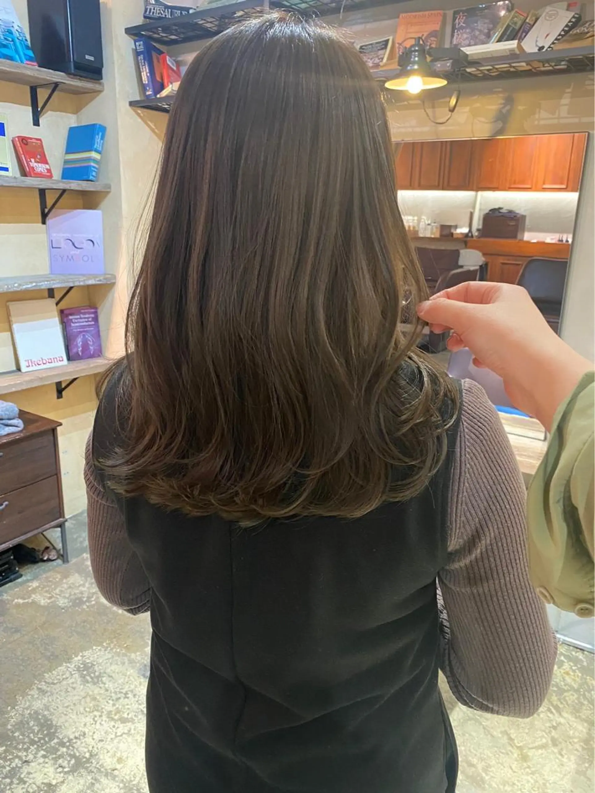 ロング 中村 彩乃のヘアスタイル