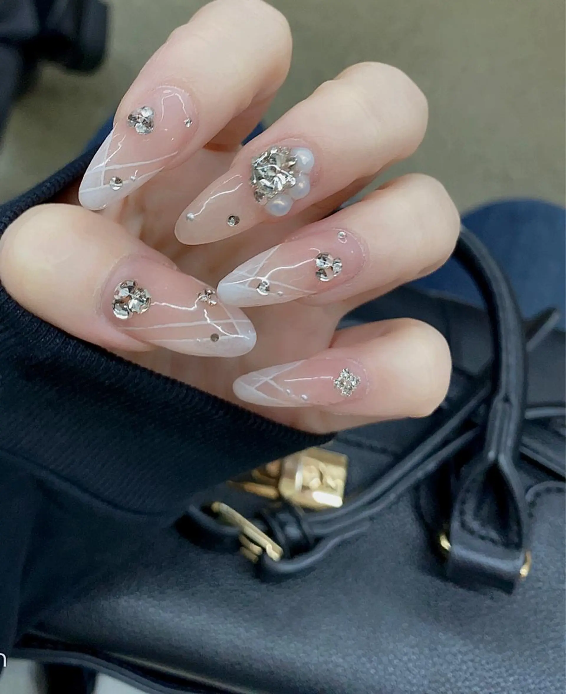 ネイル I-nailロング /ワンホン/キラキラのネイルデザイン