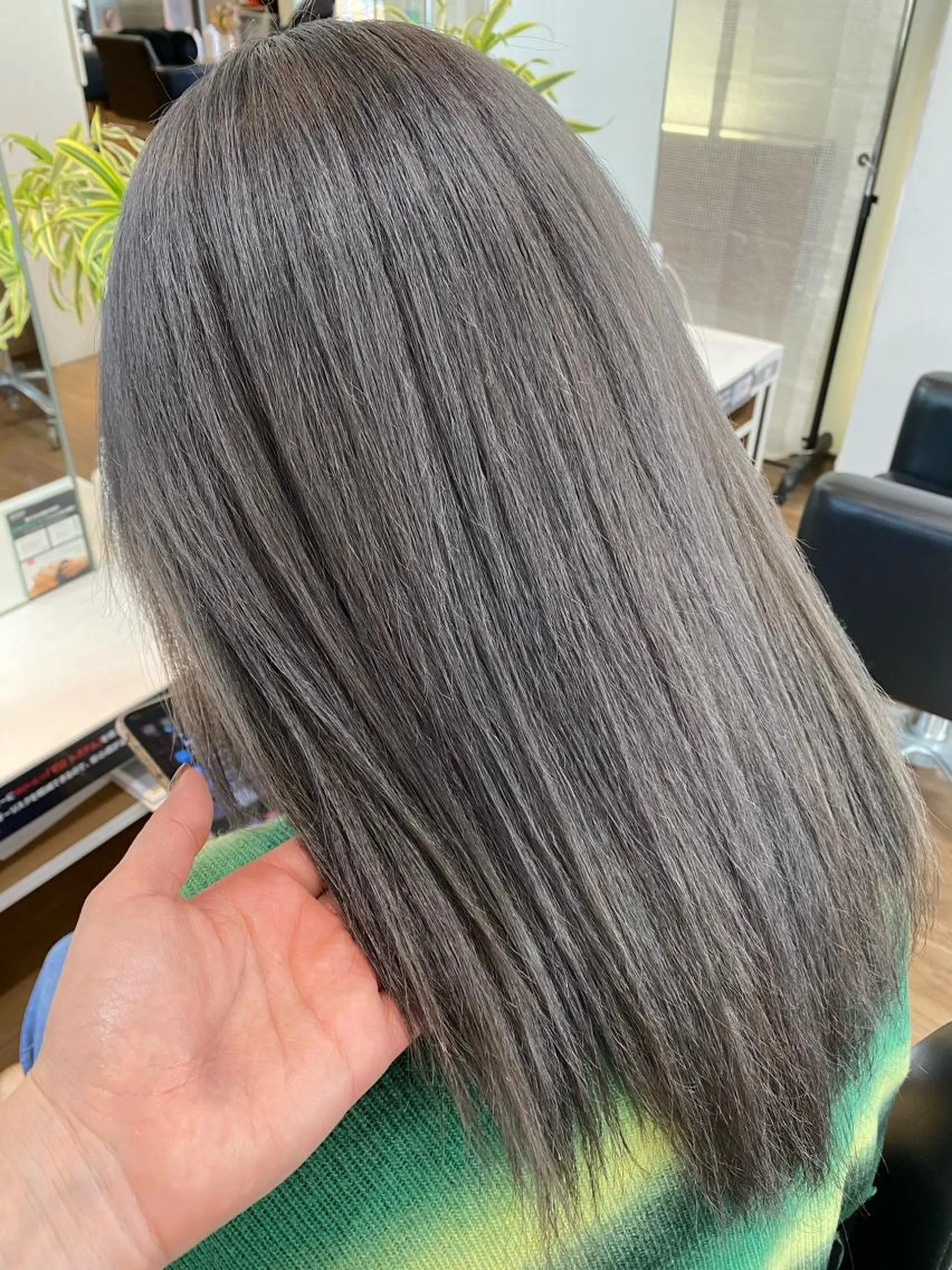 セミロング カラー シルバー 🫧セントリック経堂 SAKURA🫧のヘアスタイル