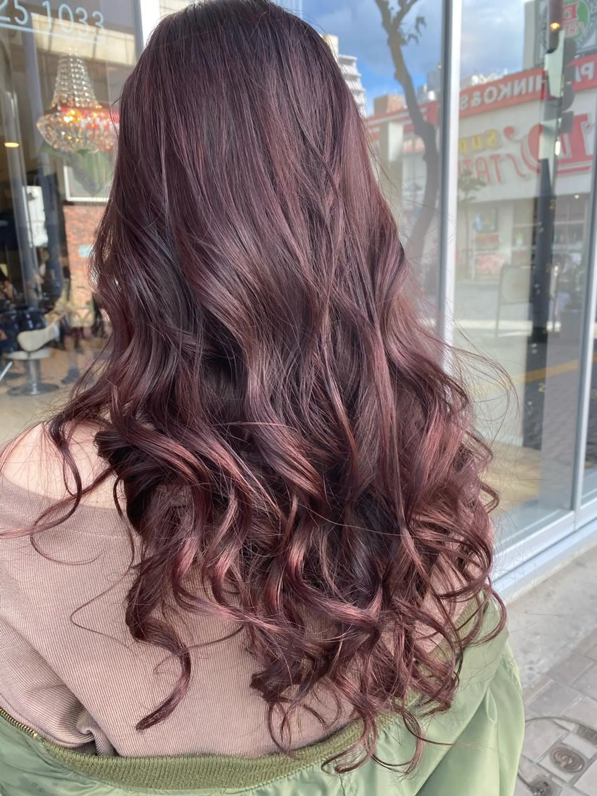 ロング デザインカラー✨新倉 佑奈のヘアスタイル