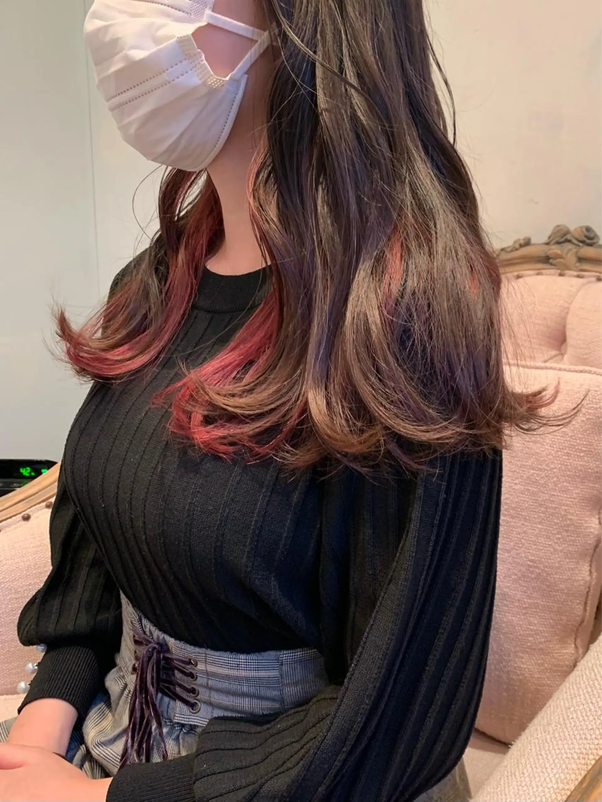 ロング ヘアカラー SAKINO. ベージュカラーのヘアスタイル