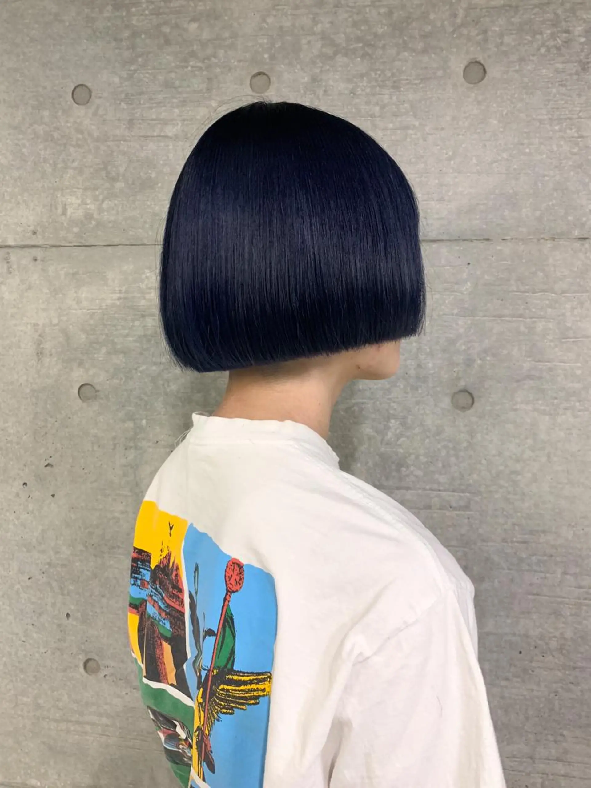 セミロング カラー 切りっぱなしボブ 黒髪 ブリーチ ブルーカラー ブルーブラック ヘアカラー トリートメント THE./ブリーチ 透感カラー/髪質改善のヘアスタイル