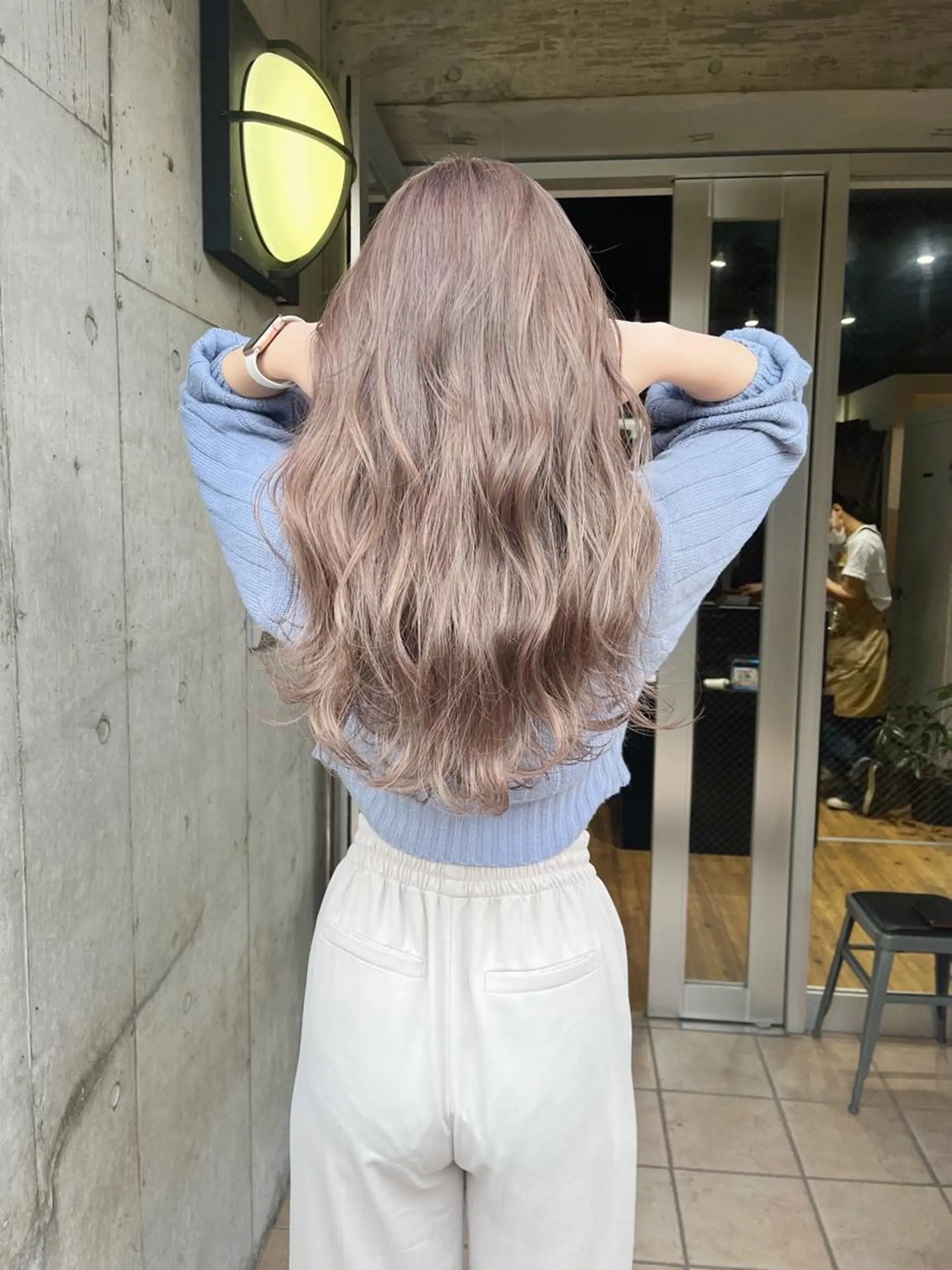 ロング カラー ベージュカラー ラベンダーカラー ミルクティーベージュ カット ヘアカラー トリートメント ミルクティーベージュ ブリーチ 店長 清水のヘアスタイル