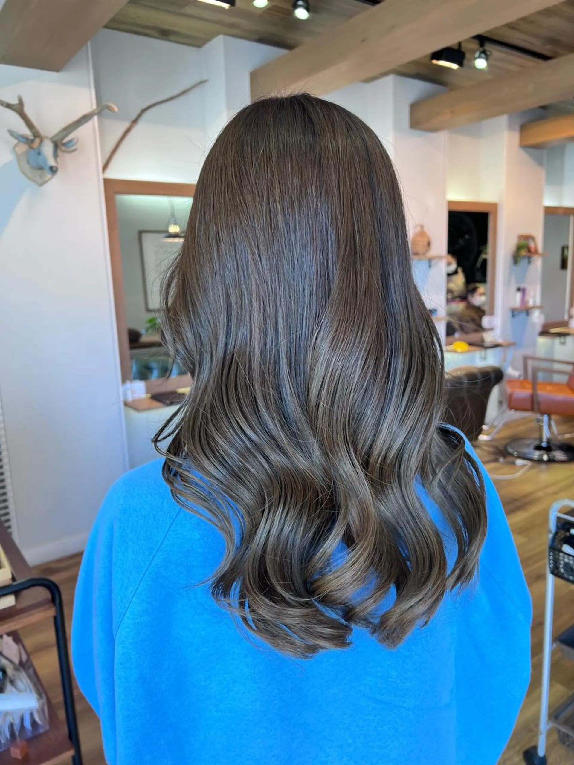 ロング カラー グレージュ オリーブグレージュ オリーブグレー ヘアカラー トリートメント ツキダテ ユイのヘアスタイル