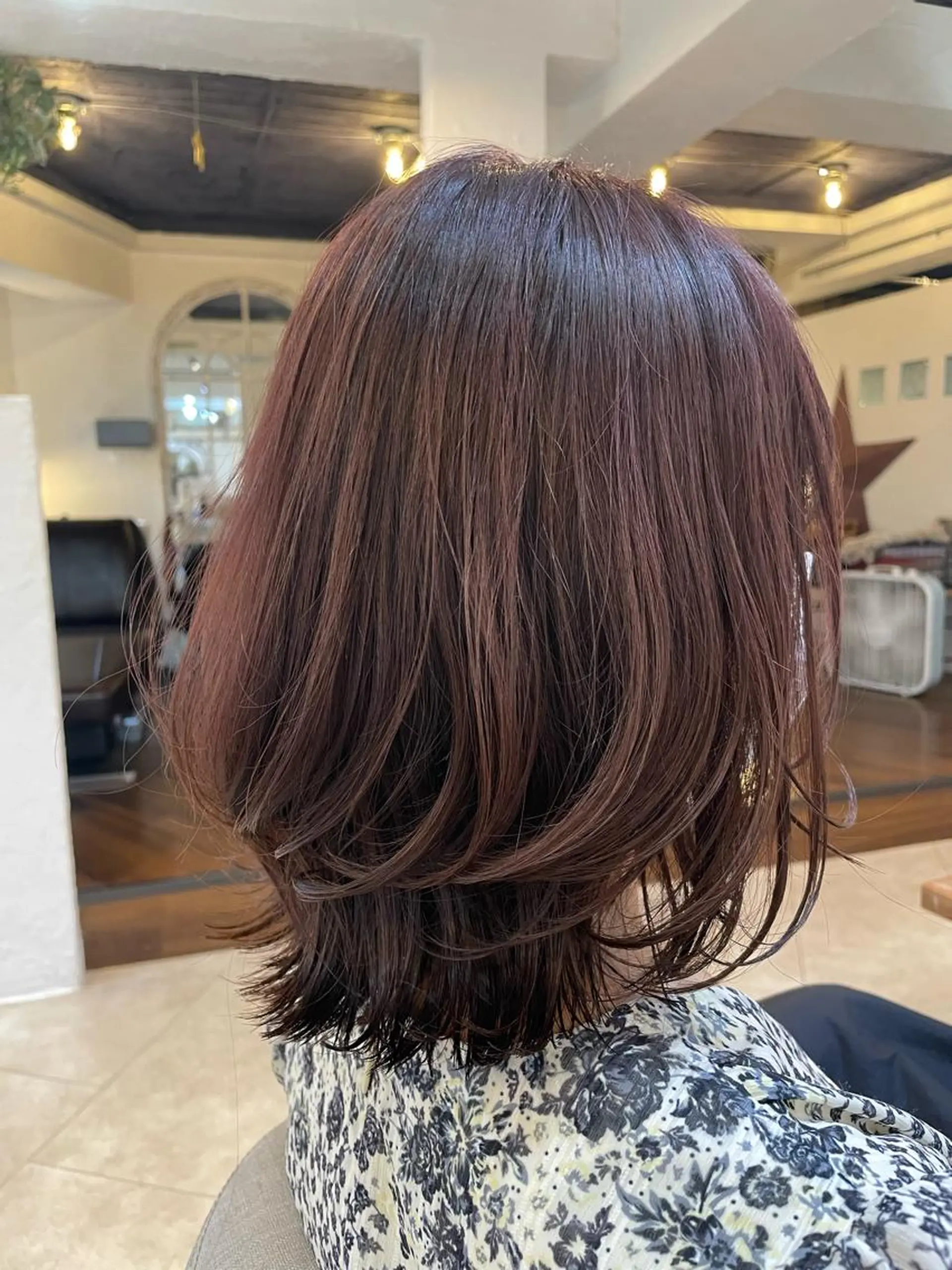 ミディアム 金子 しおりのヘアスタイル