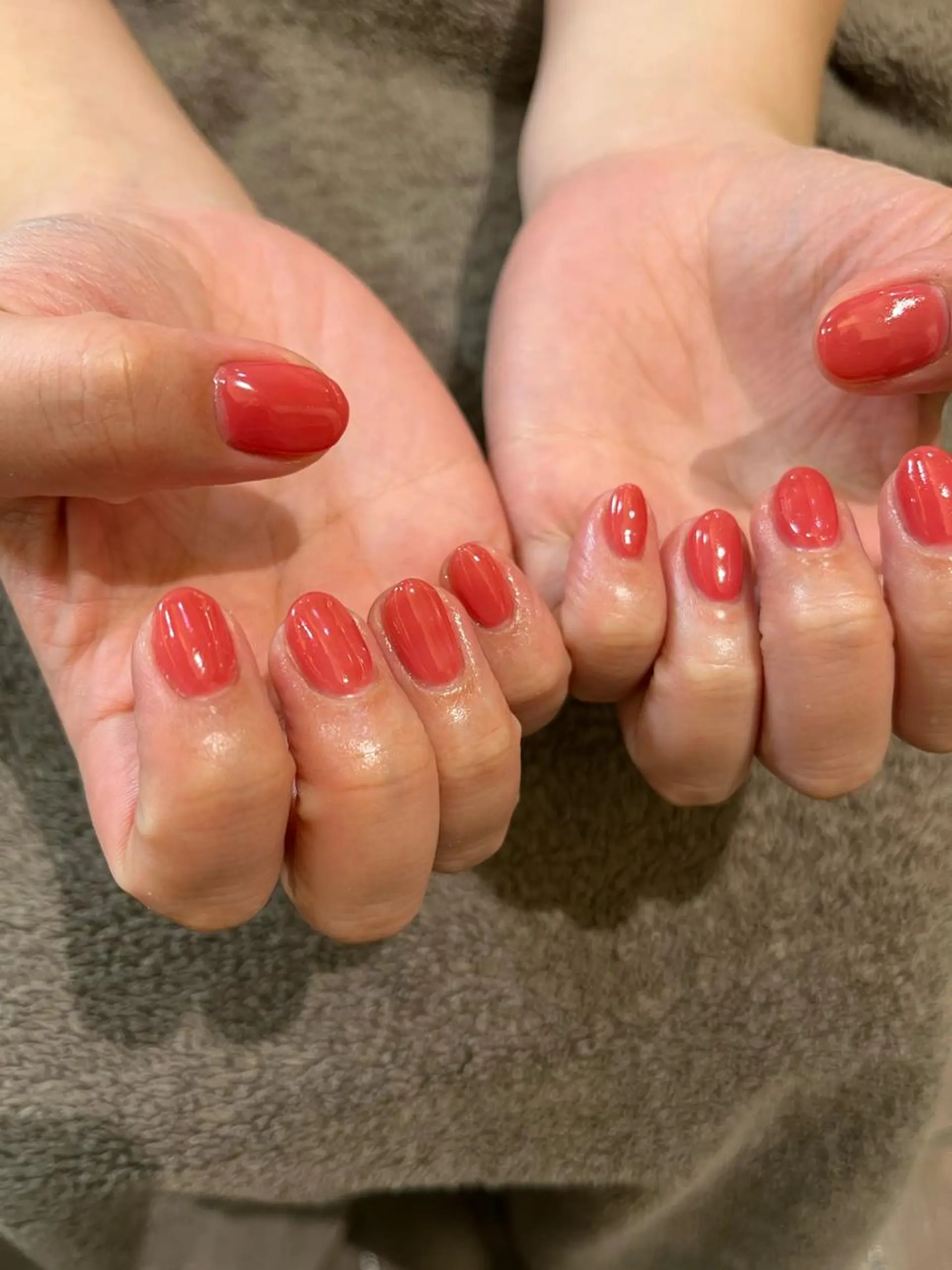 ネイル ブラウン ジェルネイル ネイビー ワンカラーネイル パラジェル ハンドネイル ハンドケア カットパーマ 🌀あさみのヘアスタイル