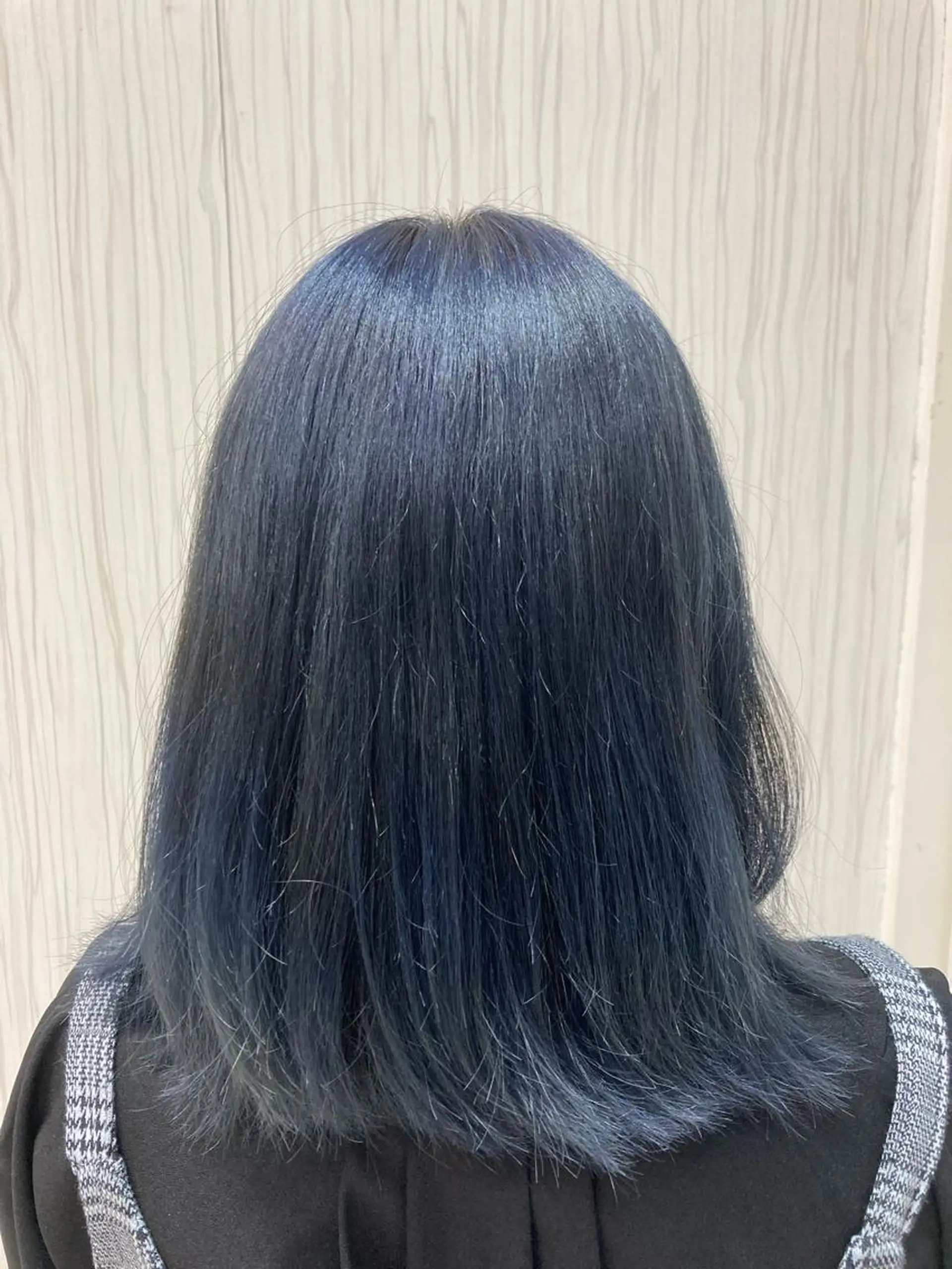 カラー 黒髪 ブルーカラー ブルーブラック 永倉 はるかのヘアスタイル