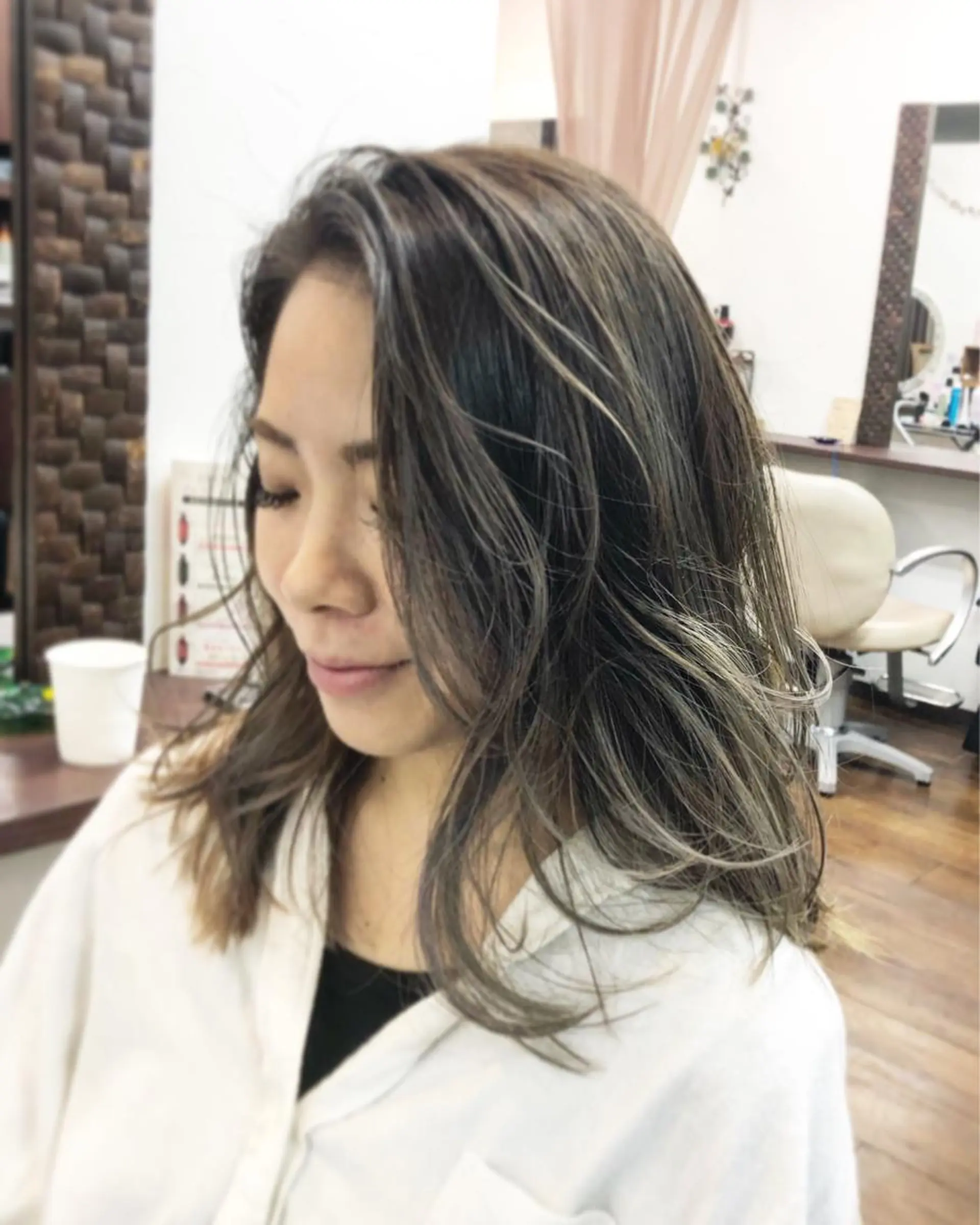 ミディアム カラー ヘアと眉Otsuka Hikari💆‍♀のヘアスタイル