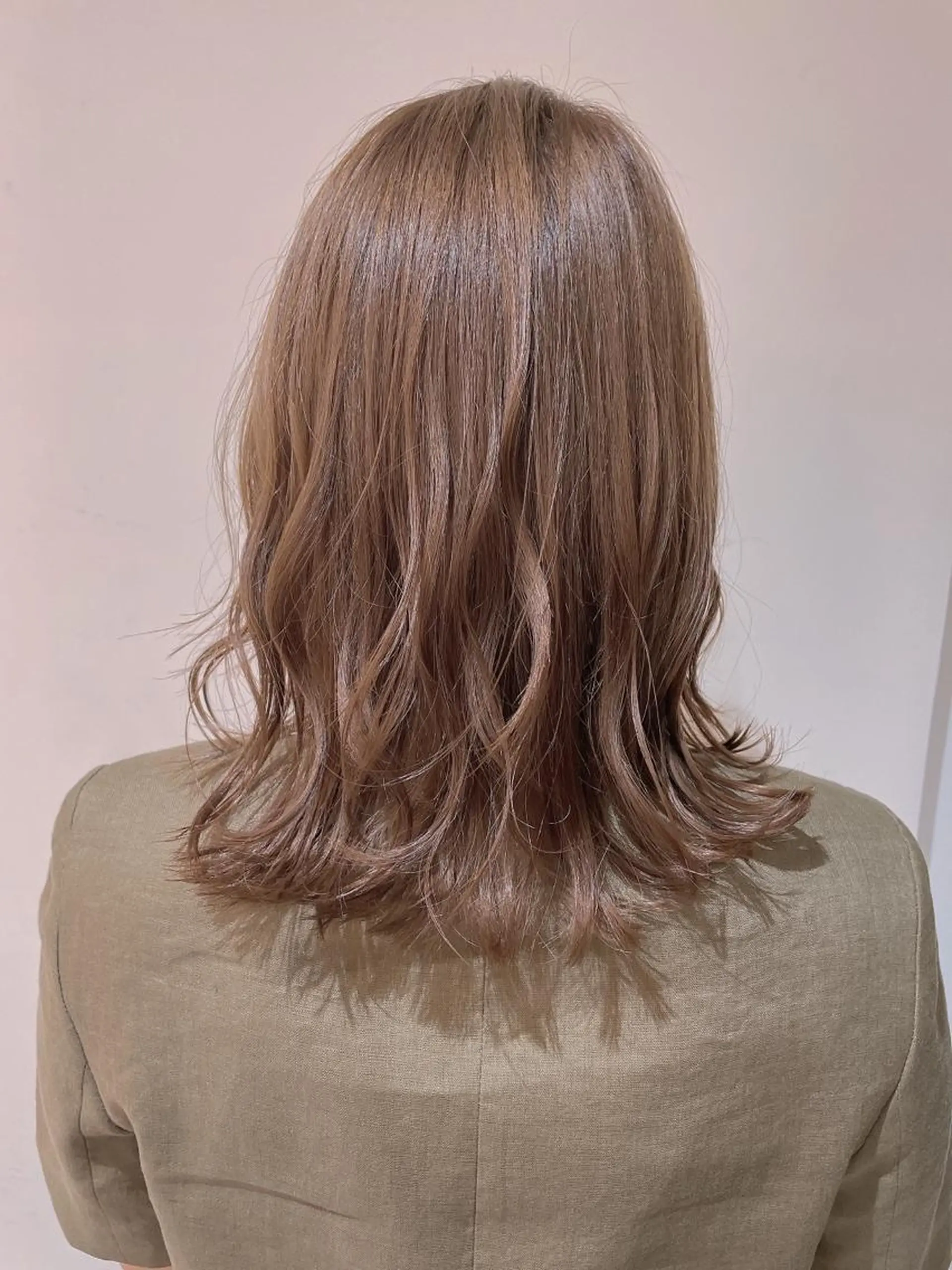 ミディアム カラー ベージュカラー ブリーチ ブリーチなしカラー カット ヘアカラー トリートメント 🦖鶴岡香純🦖 5/1から復帰しますのヘアスタイル